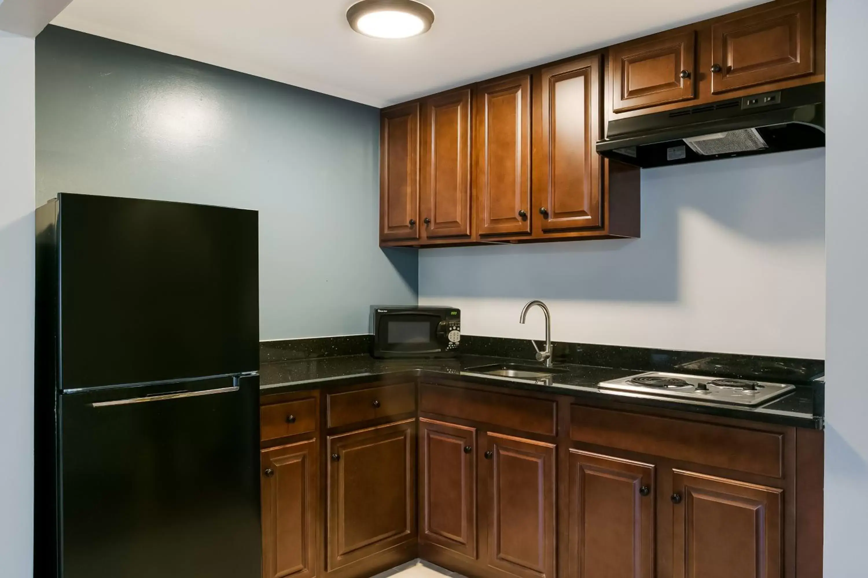 Studio with One King Room Non-Smoking in HomeTowne Studios by Red Roof Denver, PA Studio with One King Room Non-Smoking in HomeTowne Studios by Red Roof Denver, PA