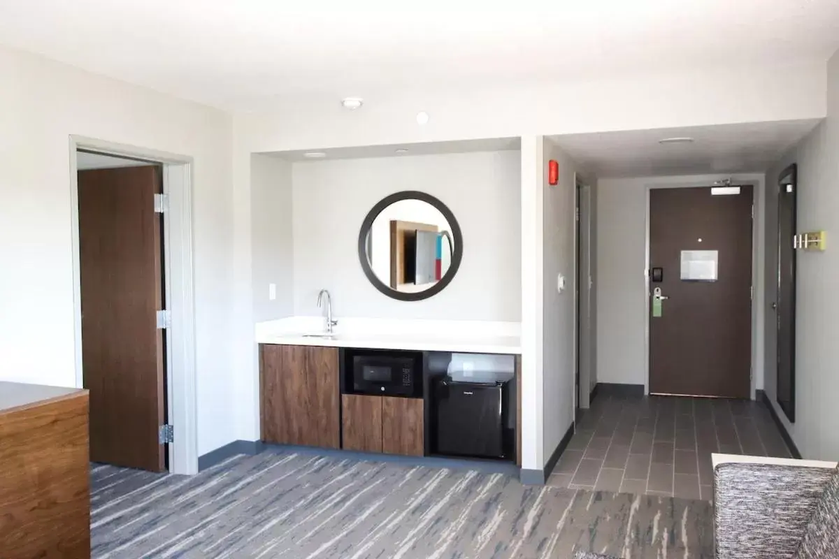 King Suite with City View - Non-Smoking in Hampton Inn Lead King Suite with City View - Non-Smoking in Hampton Inn Lead