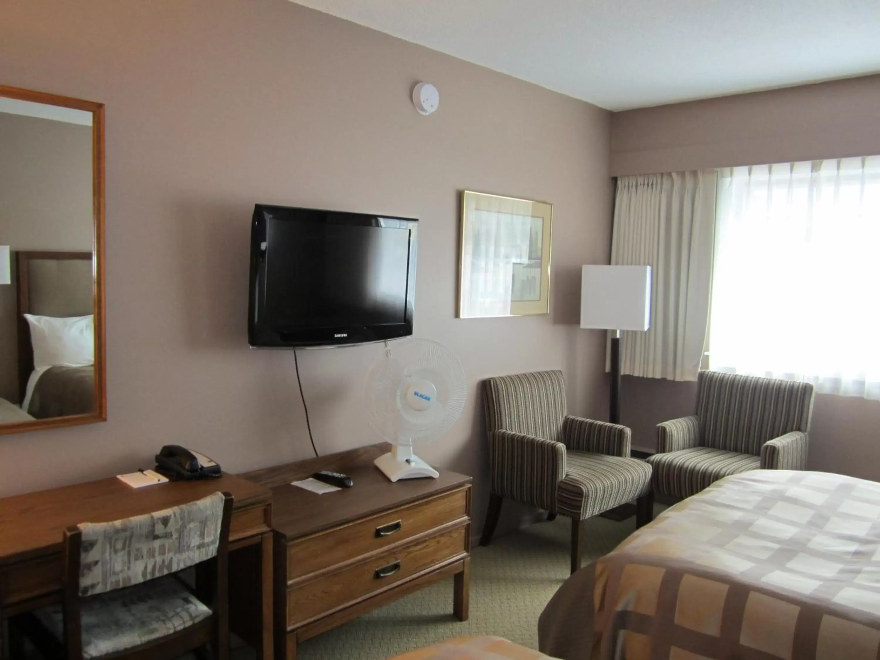 Double Room with Two Double Beds with City View in Inn on the Harbour Double Room with Two Double Beds with City View in Inn on the Harbour