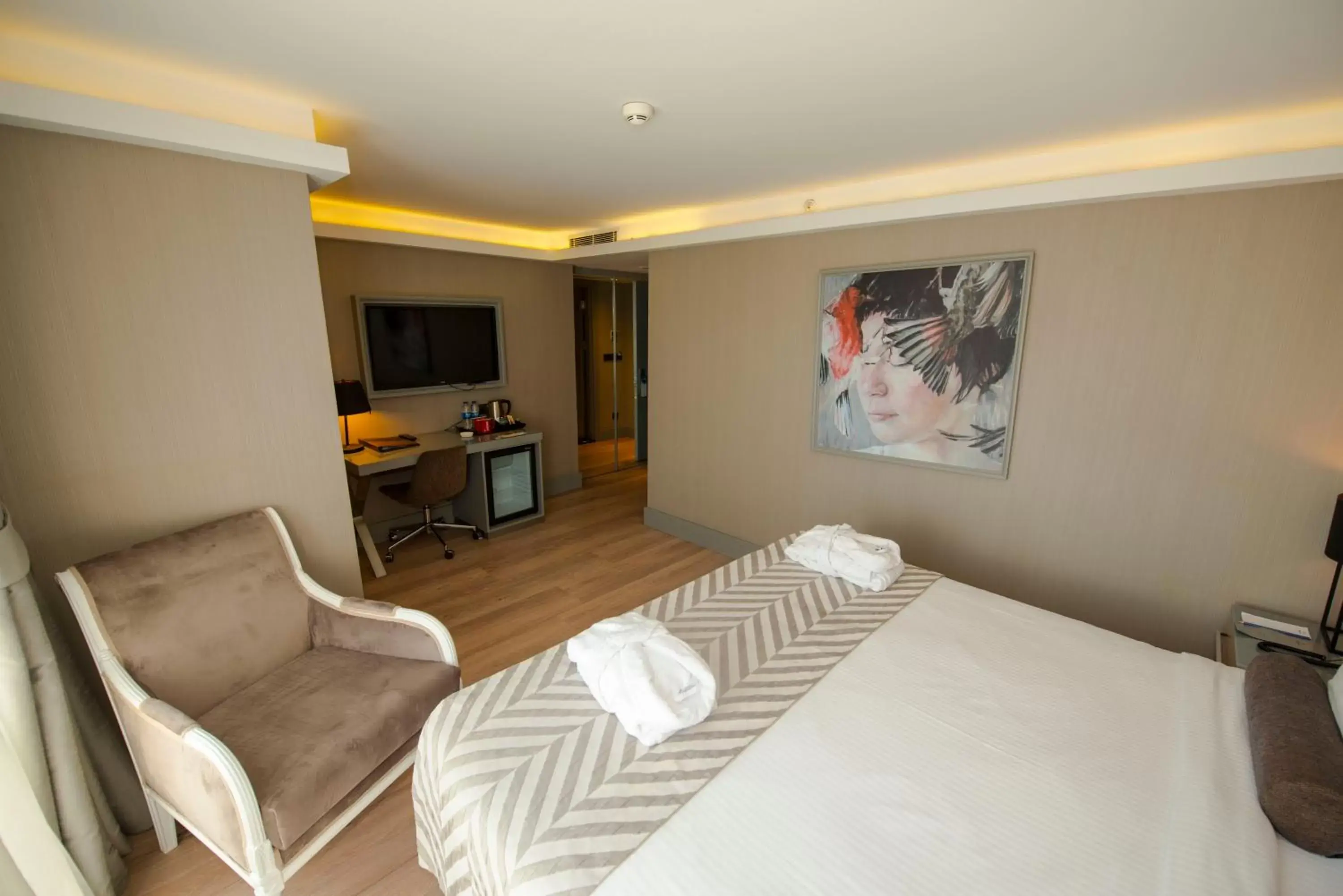 Deluxe Double or Twin Room with Partial Sea View in Manesol Old City Bosphorus Deluxe Double or Twin Room with Partial Sea View in Manesol Old City Bosphorus