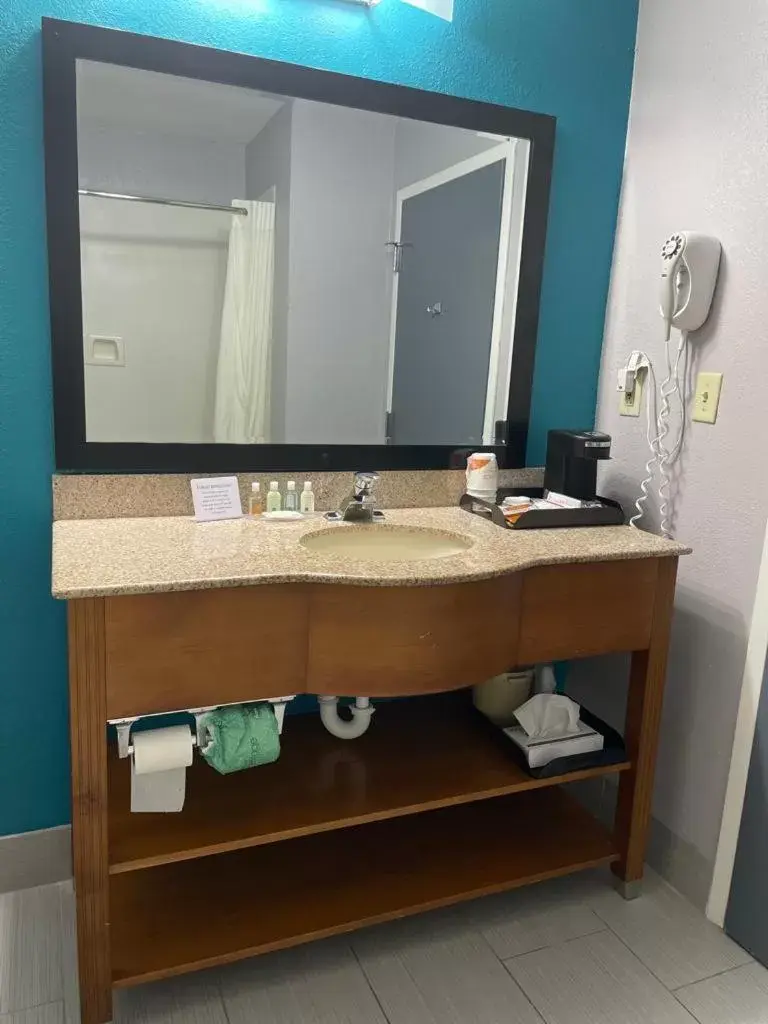 Double Room with Two Double Beds - Accessible/Non-Smoking in Quality Inn & Suites Edgefield Double Room with Two Double Beds - Accessible/Non-Smoking in Quality Inn & Suites Edgefield