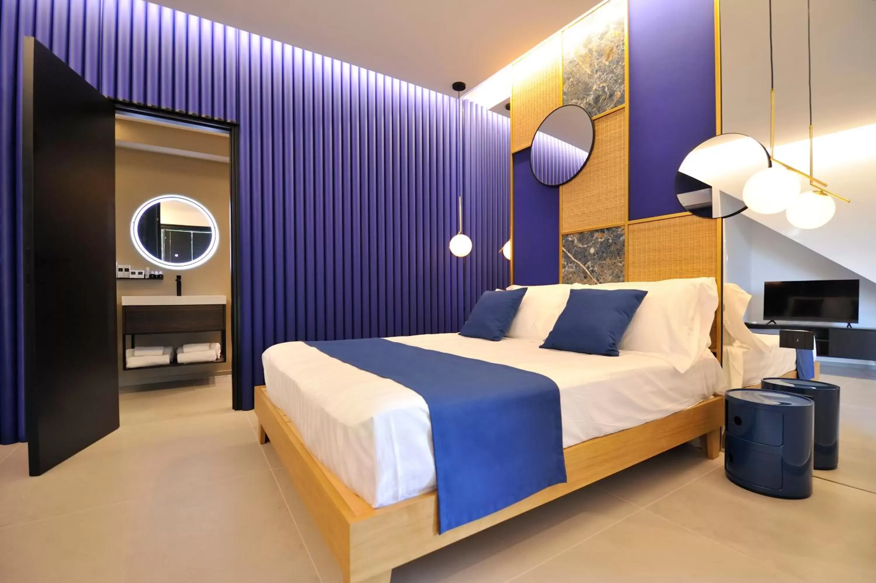 Suite with Spa Bath in Emesh Boutique Suite Suite with Spa Bath in Emesh Boutique Suite