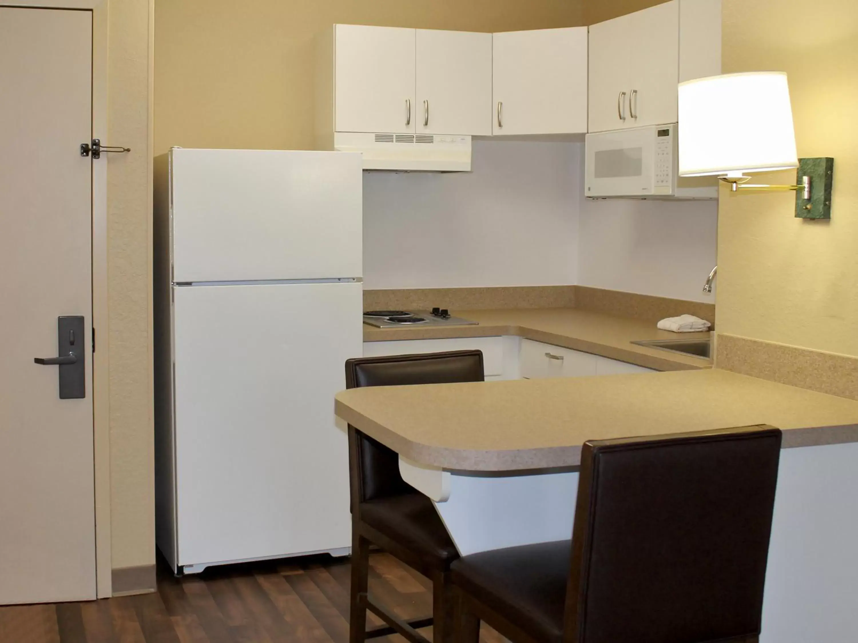 Deluxe Studio with 1 King Bed - Non-Smoking in Extended Stay America Suites - Los Angeles - Monrovia Deluxe Studio with 1 King Bed - Non-Smoking in Extended Stay America Suites - Los Angeles - Monrovia