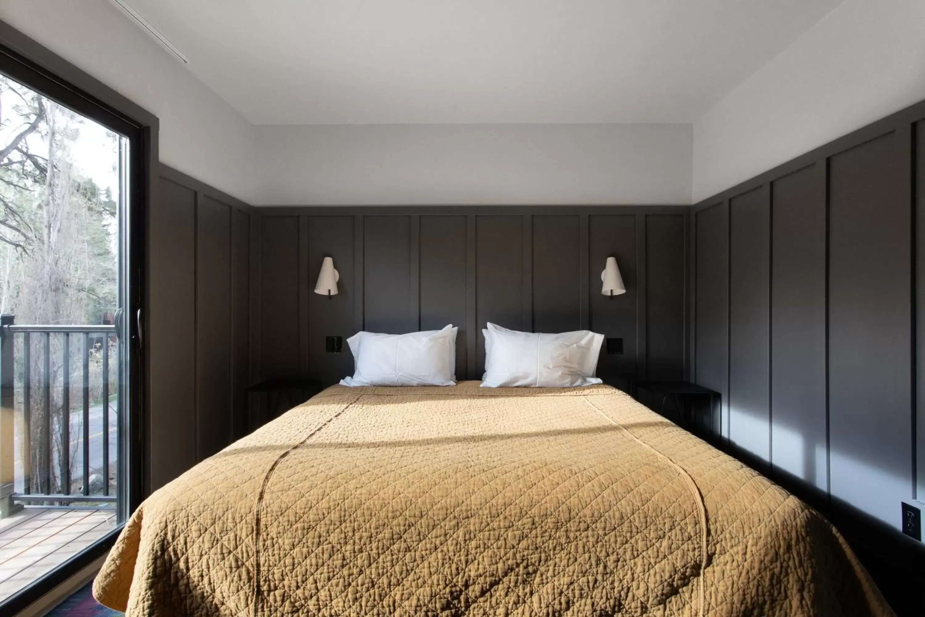 King Room with Balcony in The Coachman Hotel King Room with Balcony in The Coachman Hotel