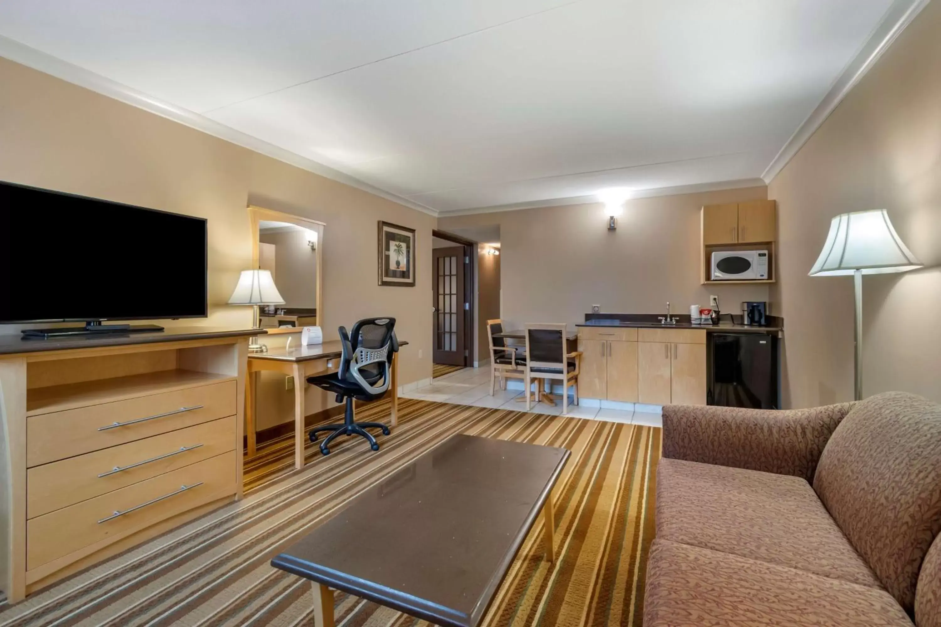 Suite with Two Queen Beds and Sofa Bed - Kitchenette/Non-Smoking in Best Western Marquis Inn & Suites Suite with Two Queen Beds and Sofa Bed - Kitchenette/Non-Smoking in Best Western Marquis Inn & Suites