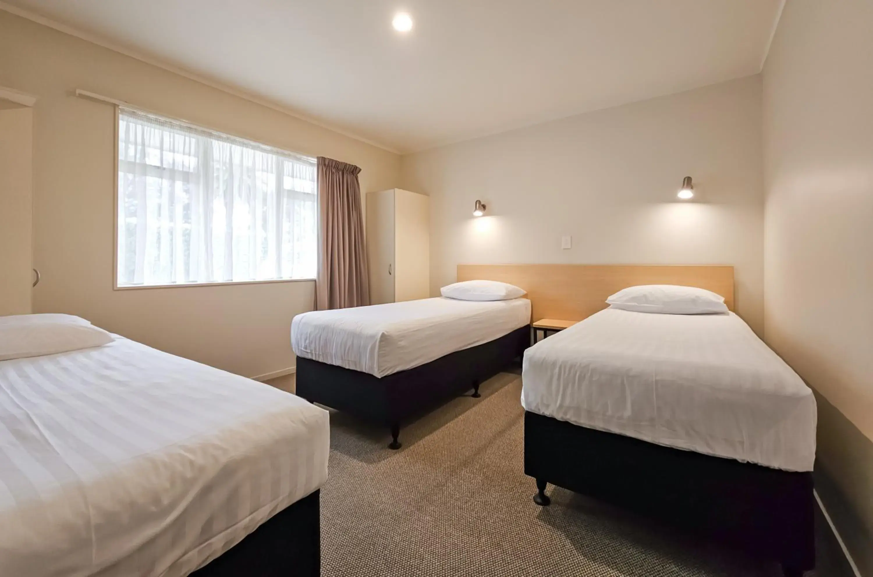 Two-Bedroom Family Apartment in Captain Cook Motor Lodge Two-Bedroom Family Apartment in Captain Cook Motor Lodge