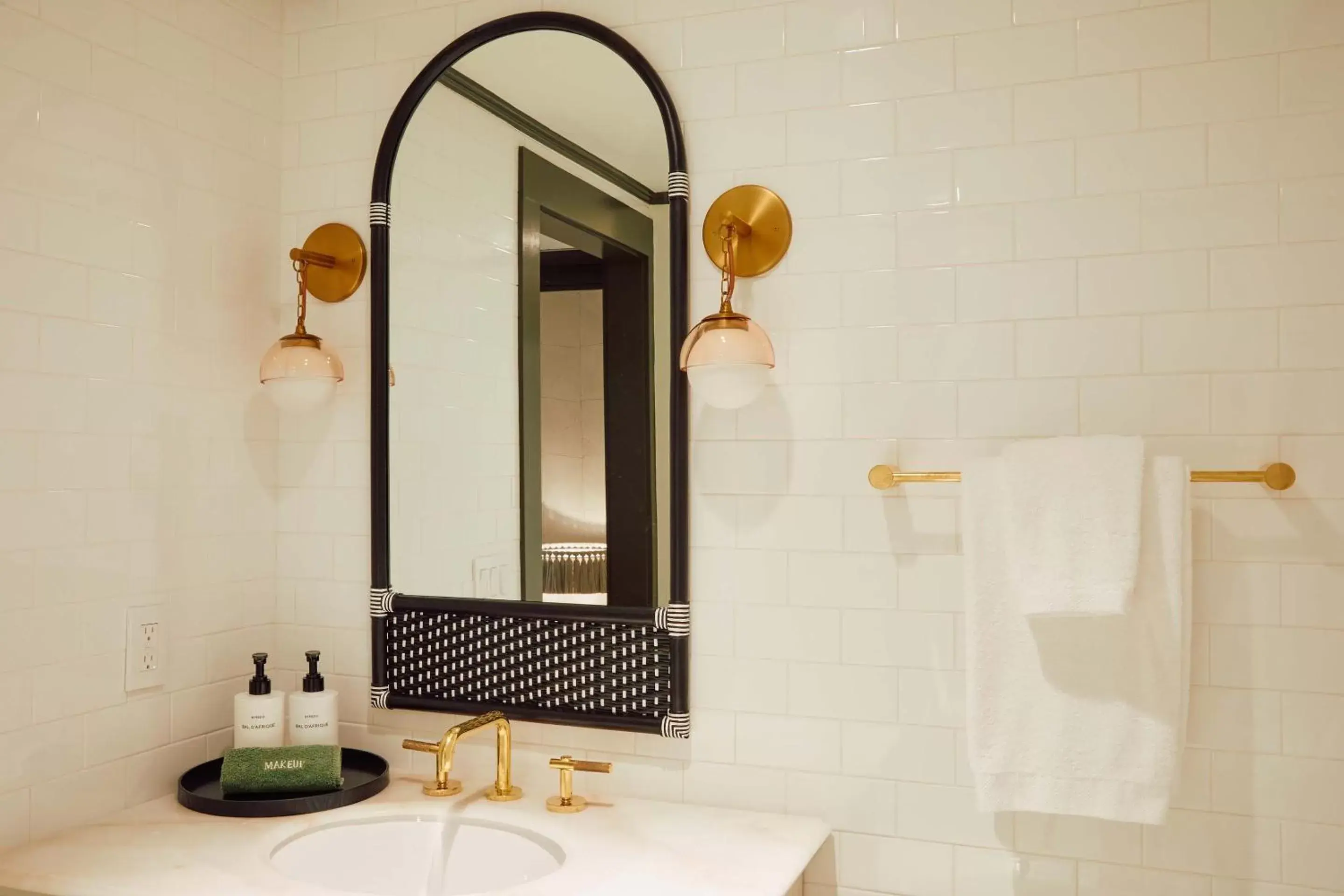 Kelley House Studio Suite in Faraway Martha's Vineyard Kelley House Studio Suite in Faraway Martha's Vineyard