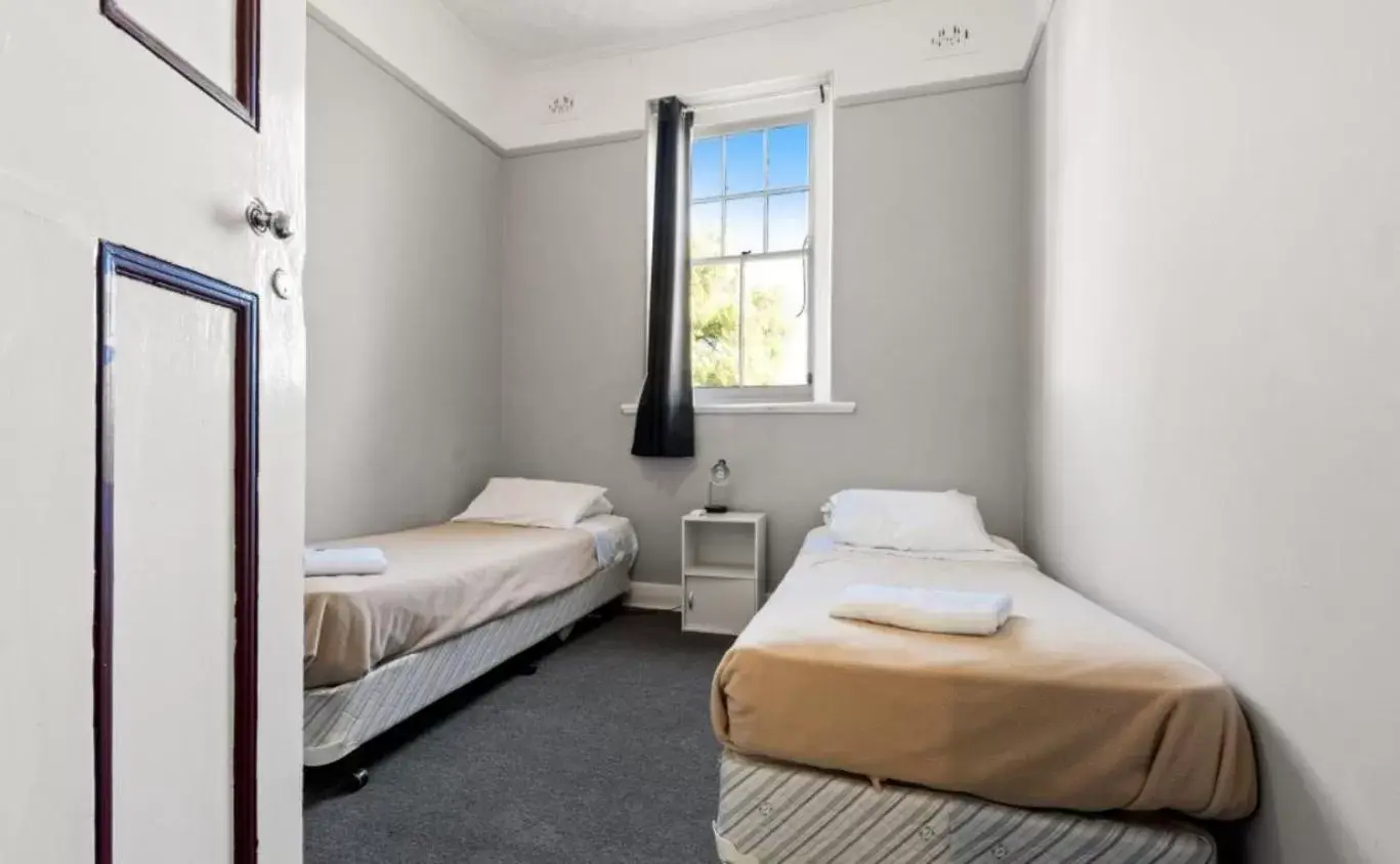 Standard Twin Room in Kearsley Hotel Standard Twin Room in Kearsley Hotel