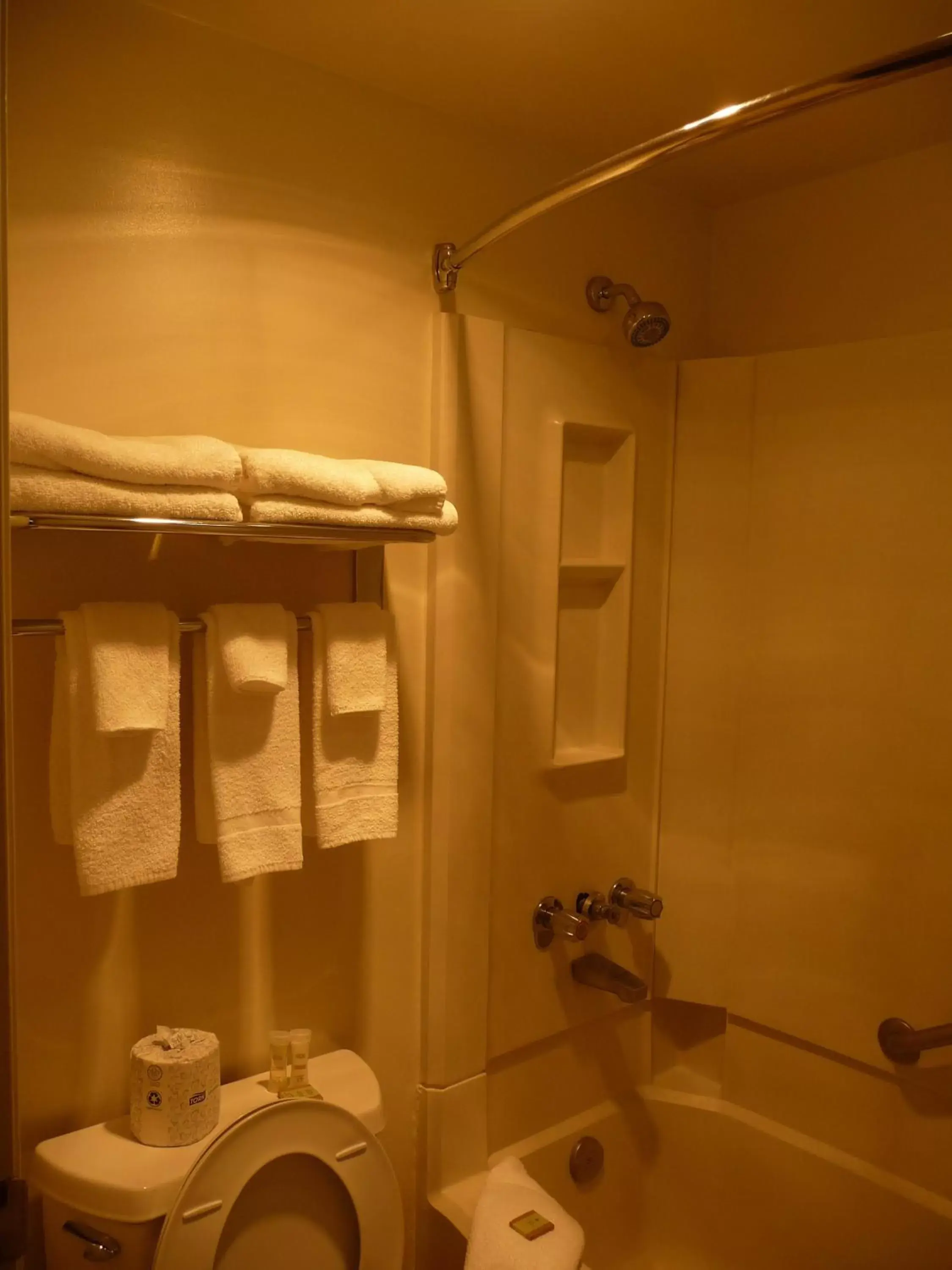 Queen Studio - Non-Smoking in Super 8 by Wyndham Kamloops East Queen Studio - Non-Smoking in Super 8 by Wyndham Kamloops East