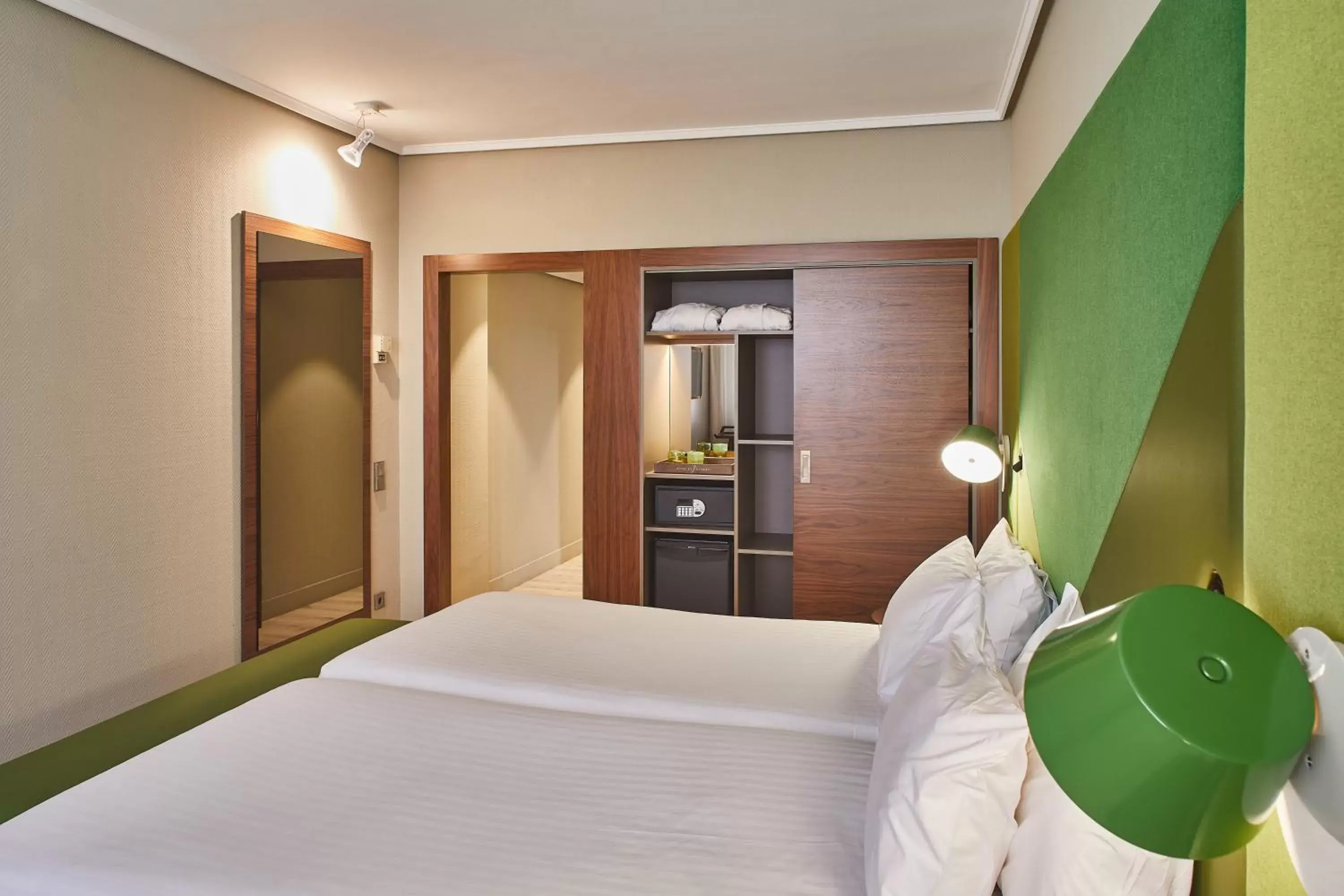 Standard Double or Twin Room with Terrace in Hotel Silken Indautxu Standard Double or Twin Room with Terrace in Hotel Silken Indautxu