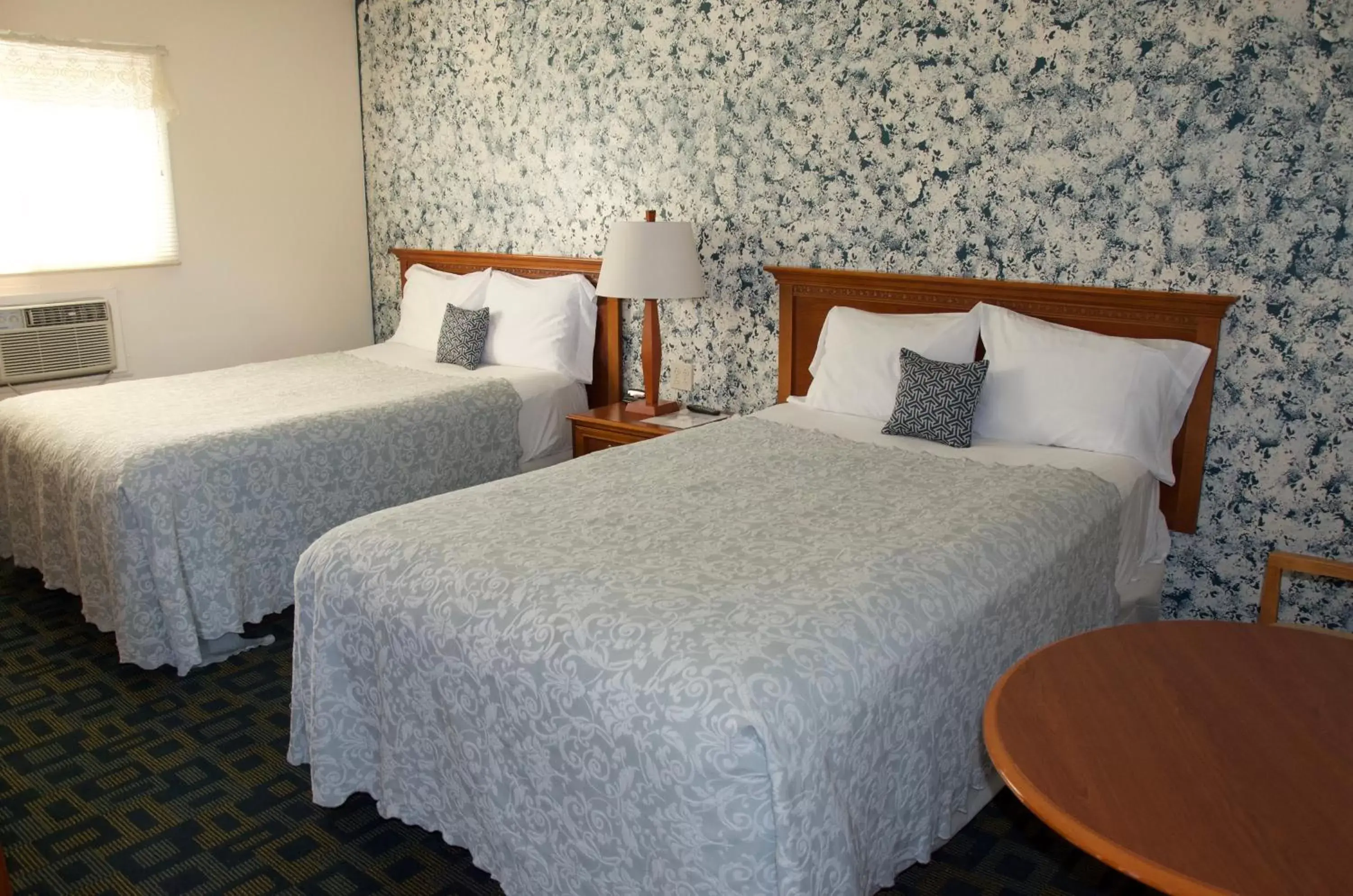 Standard Double Room with Two Double Beds in Sara Glen Motel - Saratoga Springs-Glens Falls Standard Double Room with Two Double Beds in Sara Glen Motel - Saratoga Springs-Glens Falls