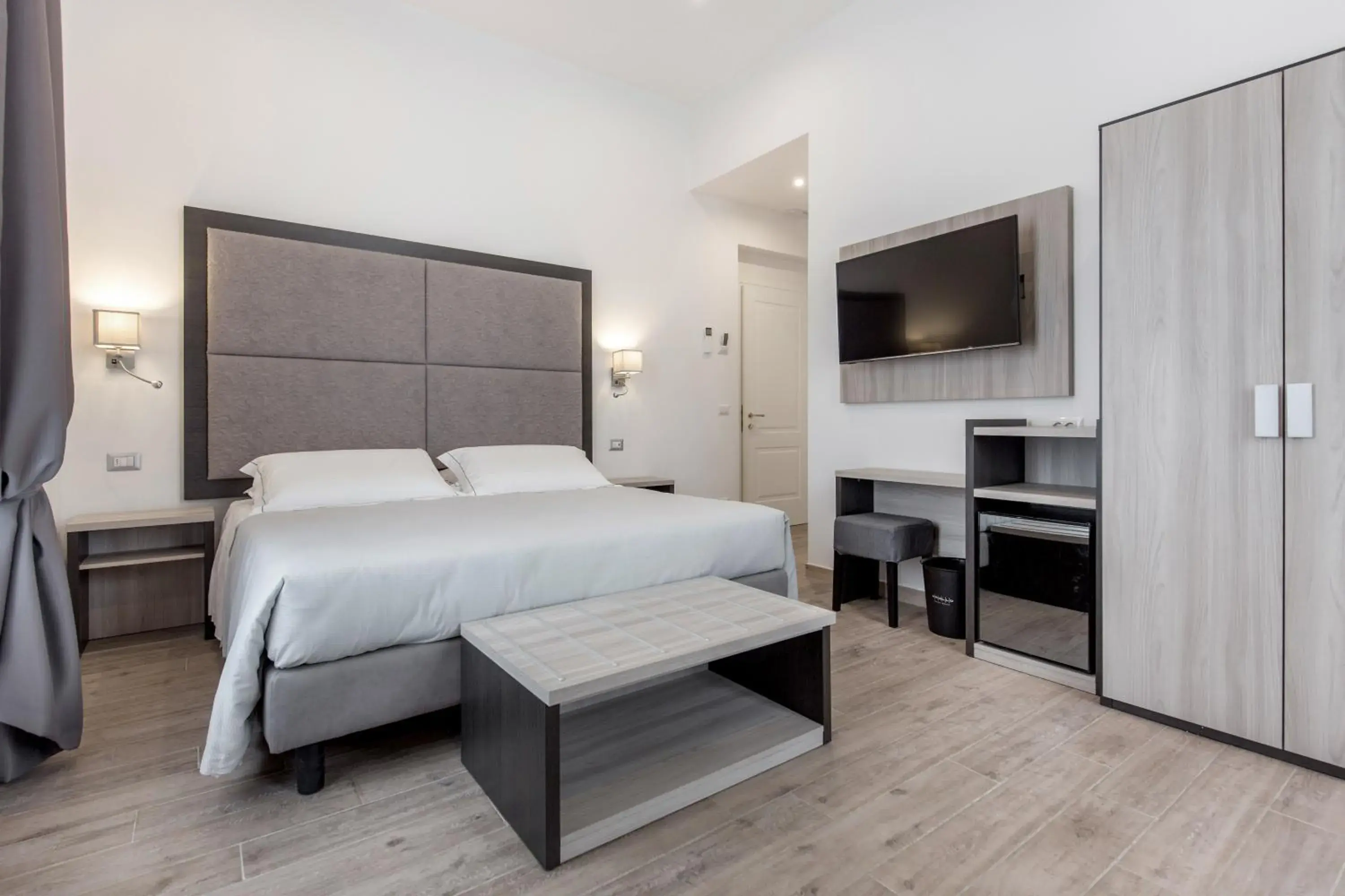 Deluxe Double Room with Balcony in Apollo Guest House Deluxe Double Room with Balcony in Apollo Guest House