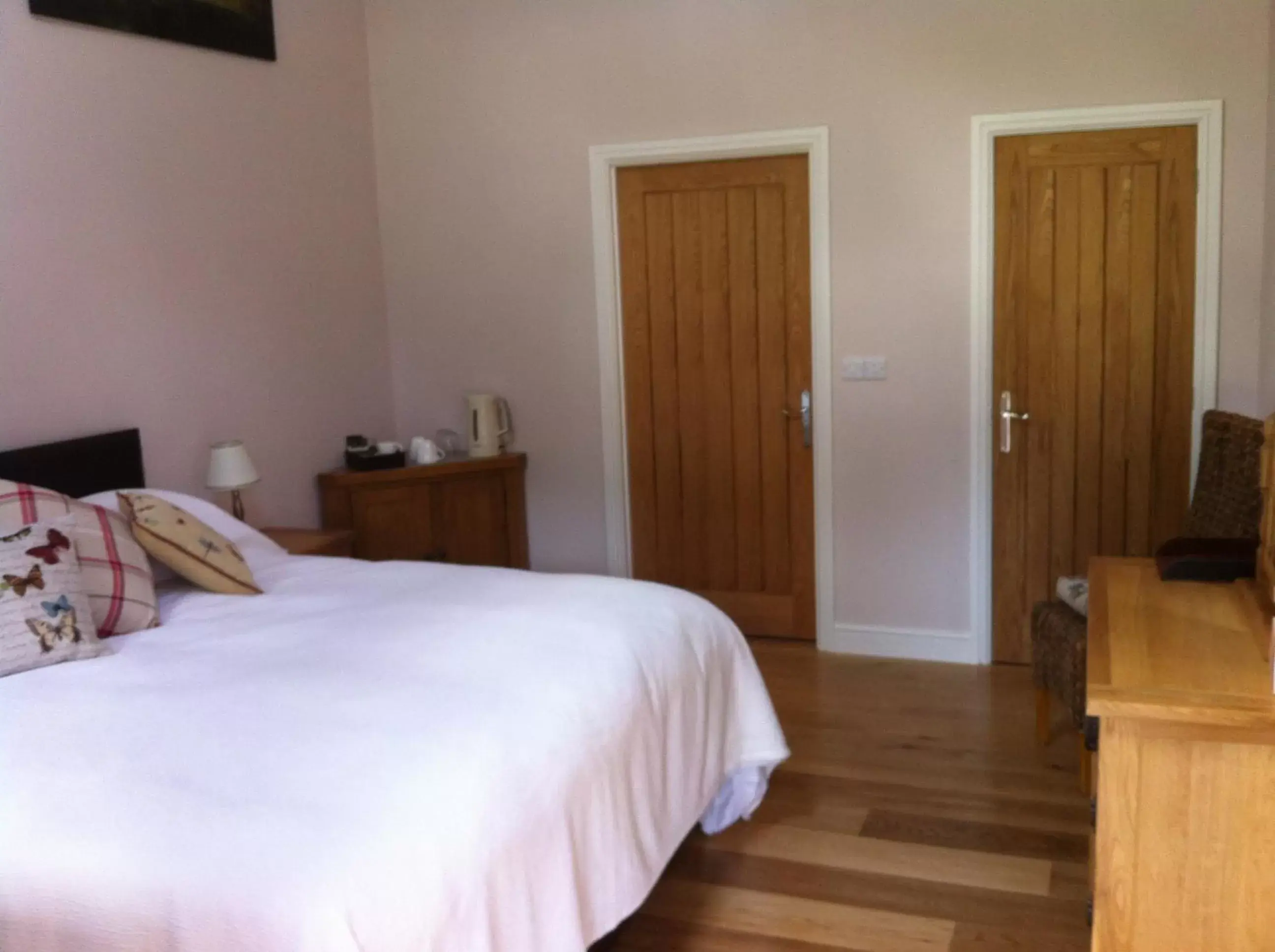 Deluxe Double or Twin Room in The Cholmeley Arms Deluxe Double or Twin Room in The Cholmeley Arms