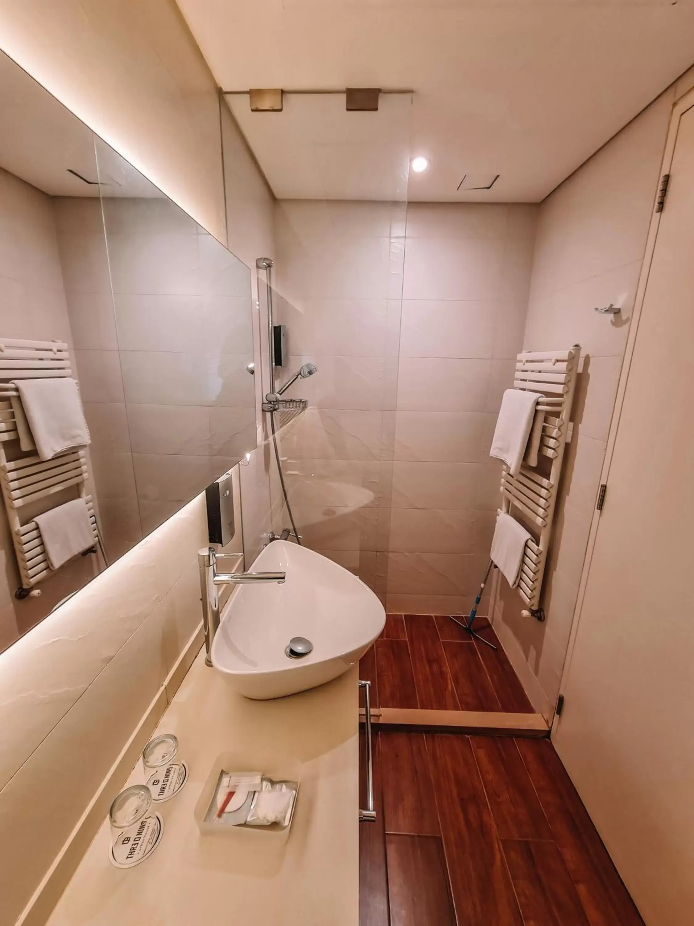 Deluxe Double Room in Three O Nine Hotel Deluxe Double Room in Three O Nine Hotel