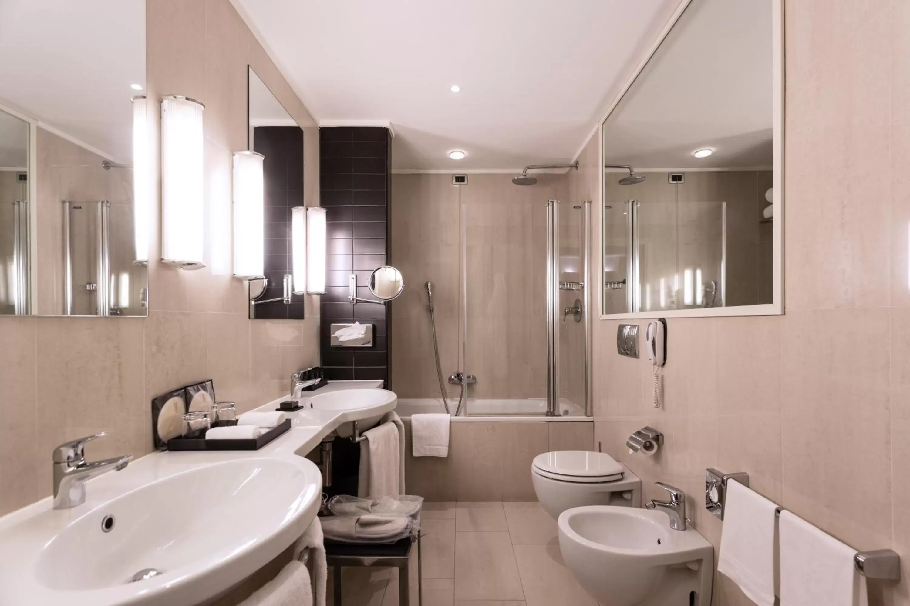 Deluxe Room with 1 Double Bed in Palazzo Caracciolo Naples Deluxe Room with 1 Double Bed in Palazzo Caracciolo Naples