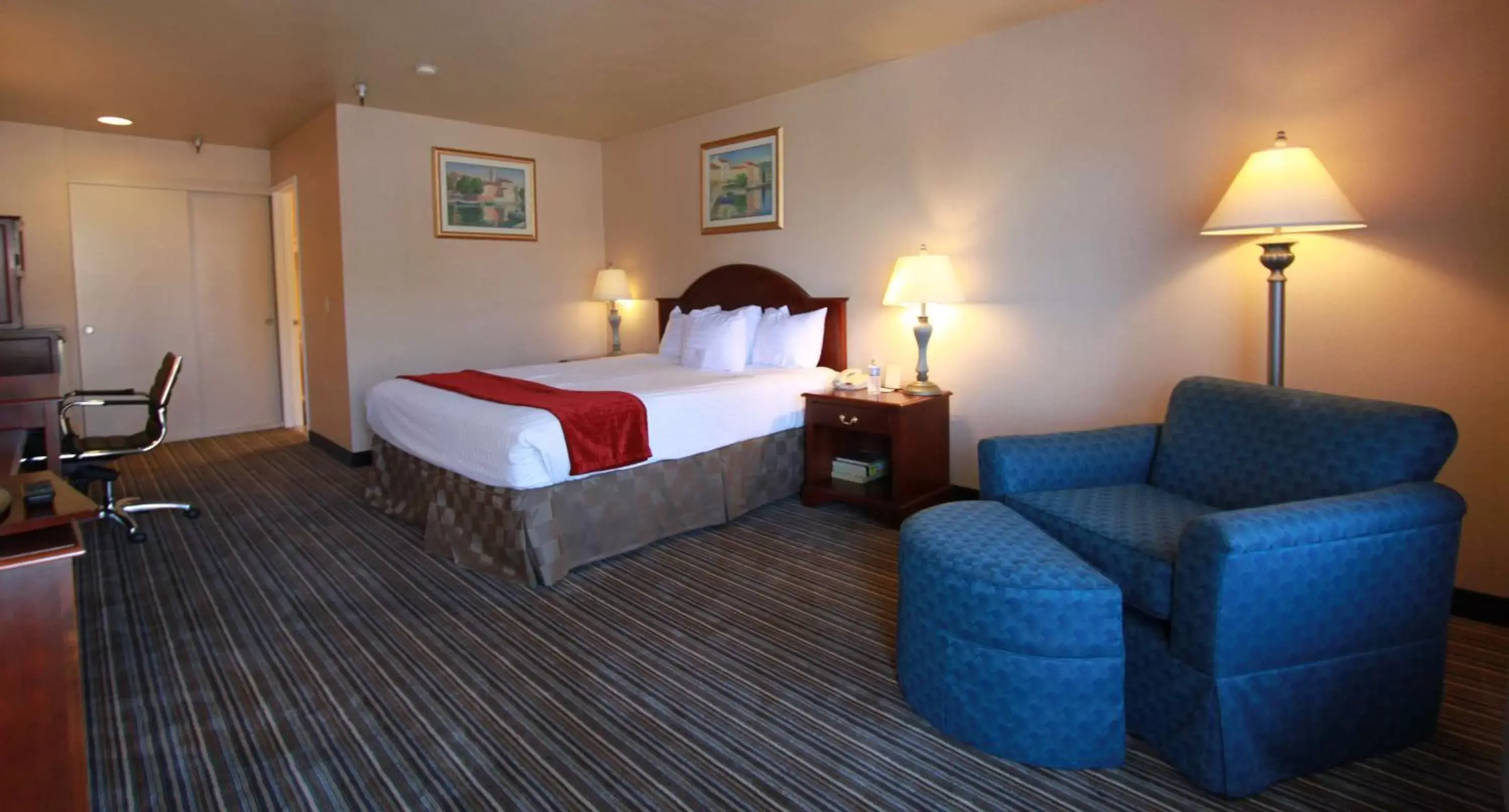 King Suite with Sofa Bed - Non-Smoking in Best Western Surf City King Suite with Sofa Bed - Non-Smoking in Best Western Surf City