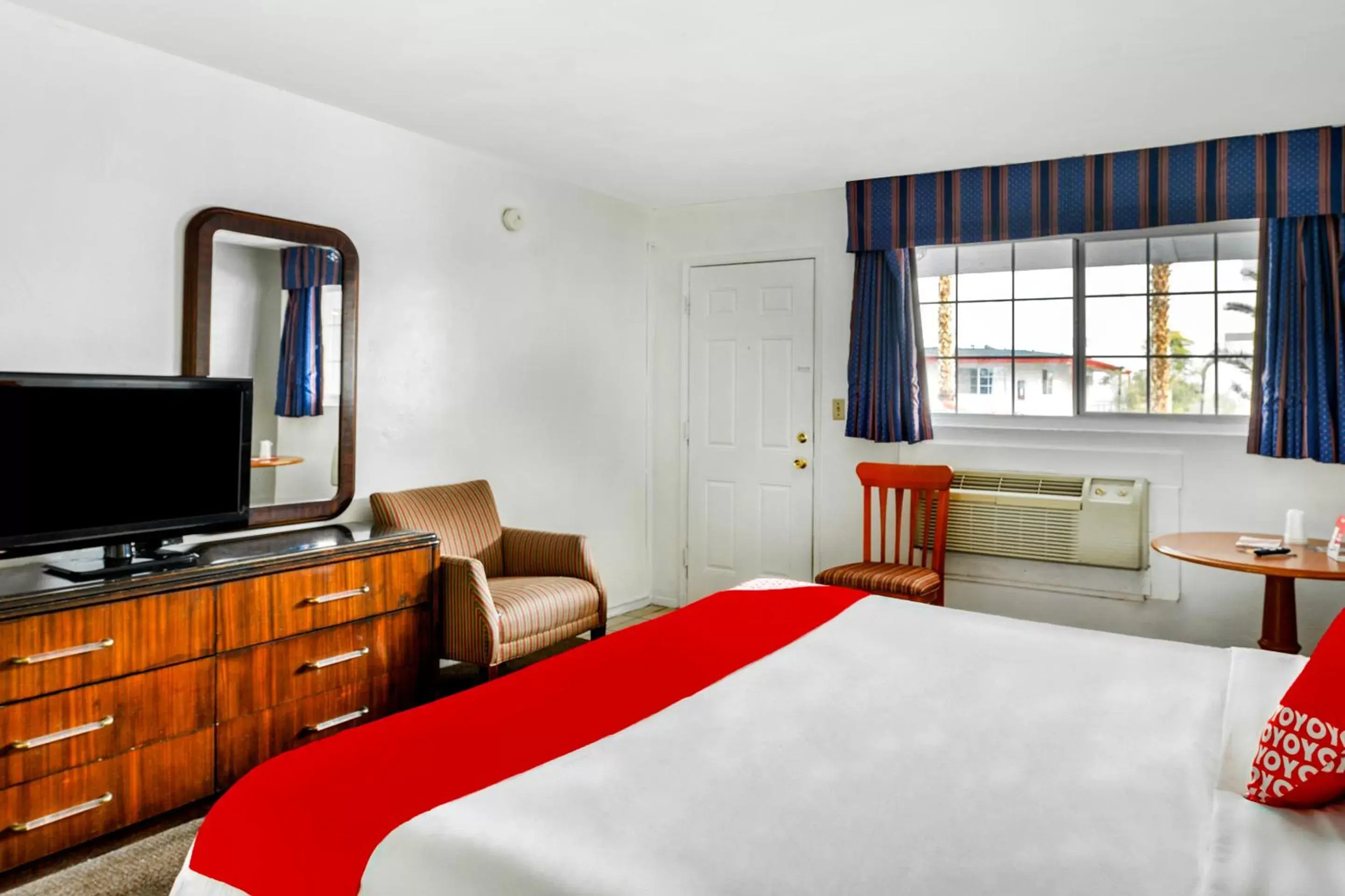 Queen Room in OYO Gateway Motel Las Vegas North Strip Fremont St Area Queen Room in OYO Gateway Motel Las Vegas North Strip Fremont St Area