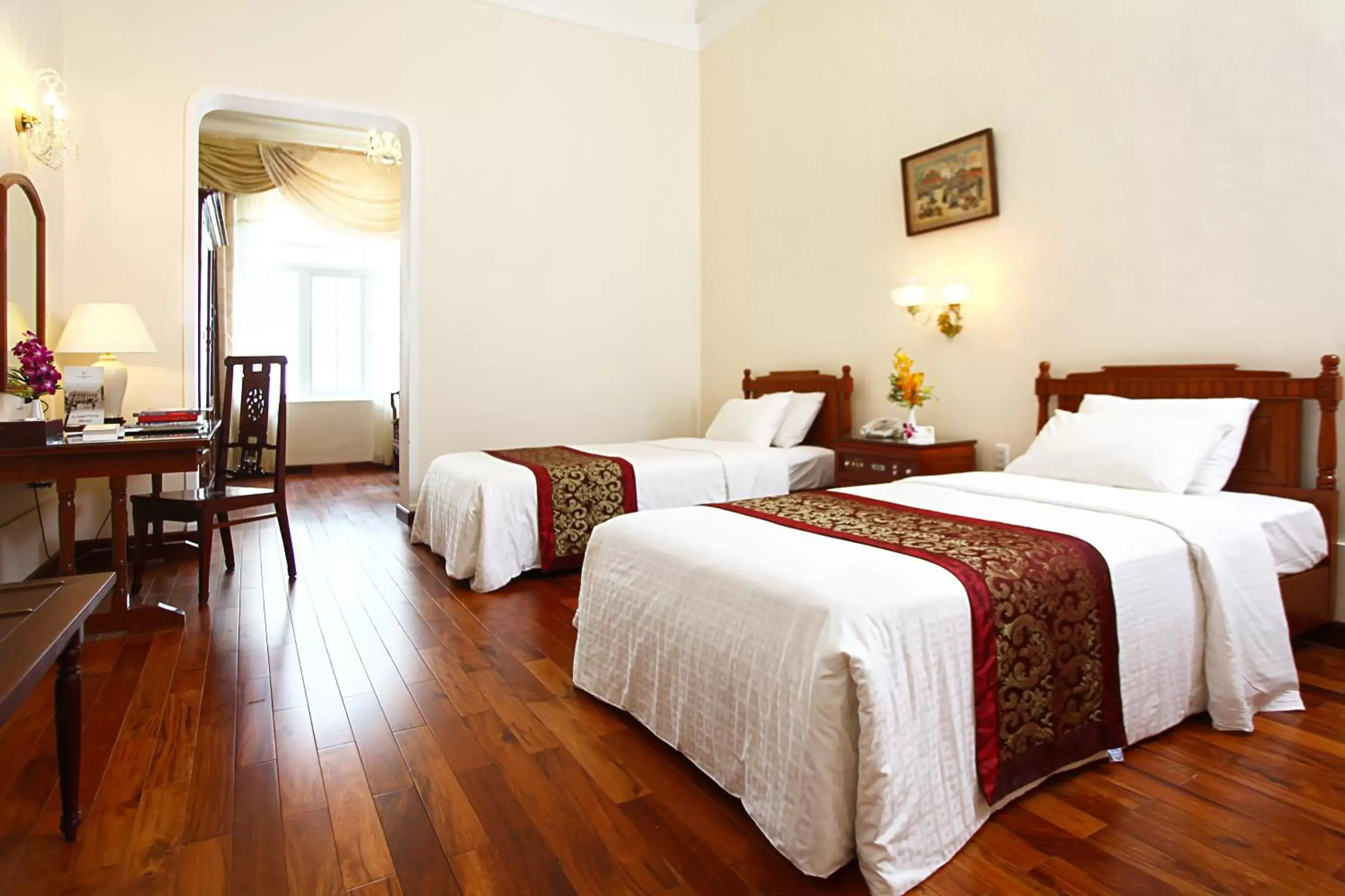 Deluxe City View - single occupancy in Hotel Continental Saigon Deluxe City View - single occupancy in Hotel Continental Saigon