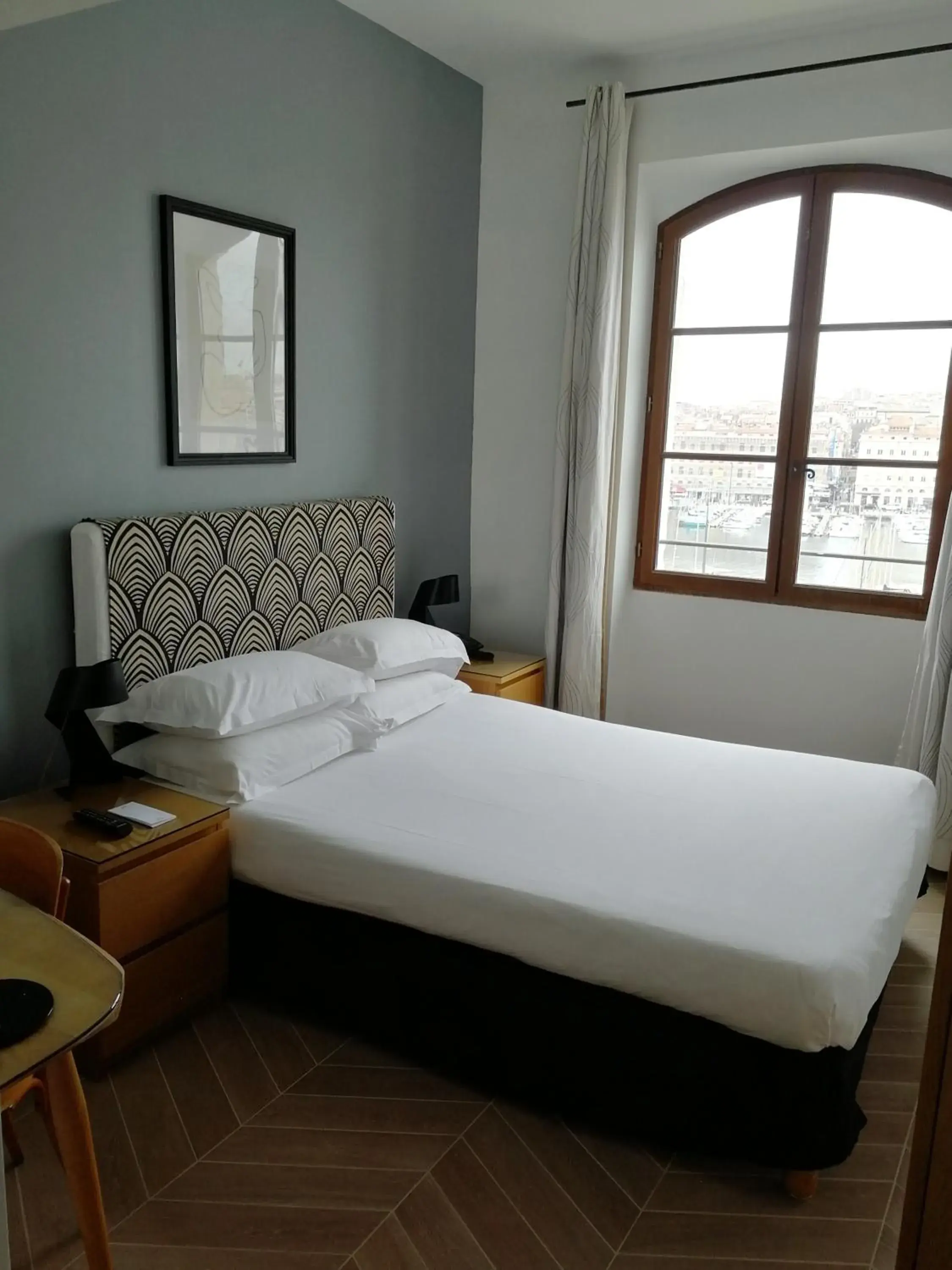 Classic Double Room with Old Port View in Hotel Belle-Vue Vieux-Port Classic Double Room with Old Port View in Hotel Belle-Vue Vieux-Port