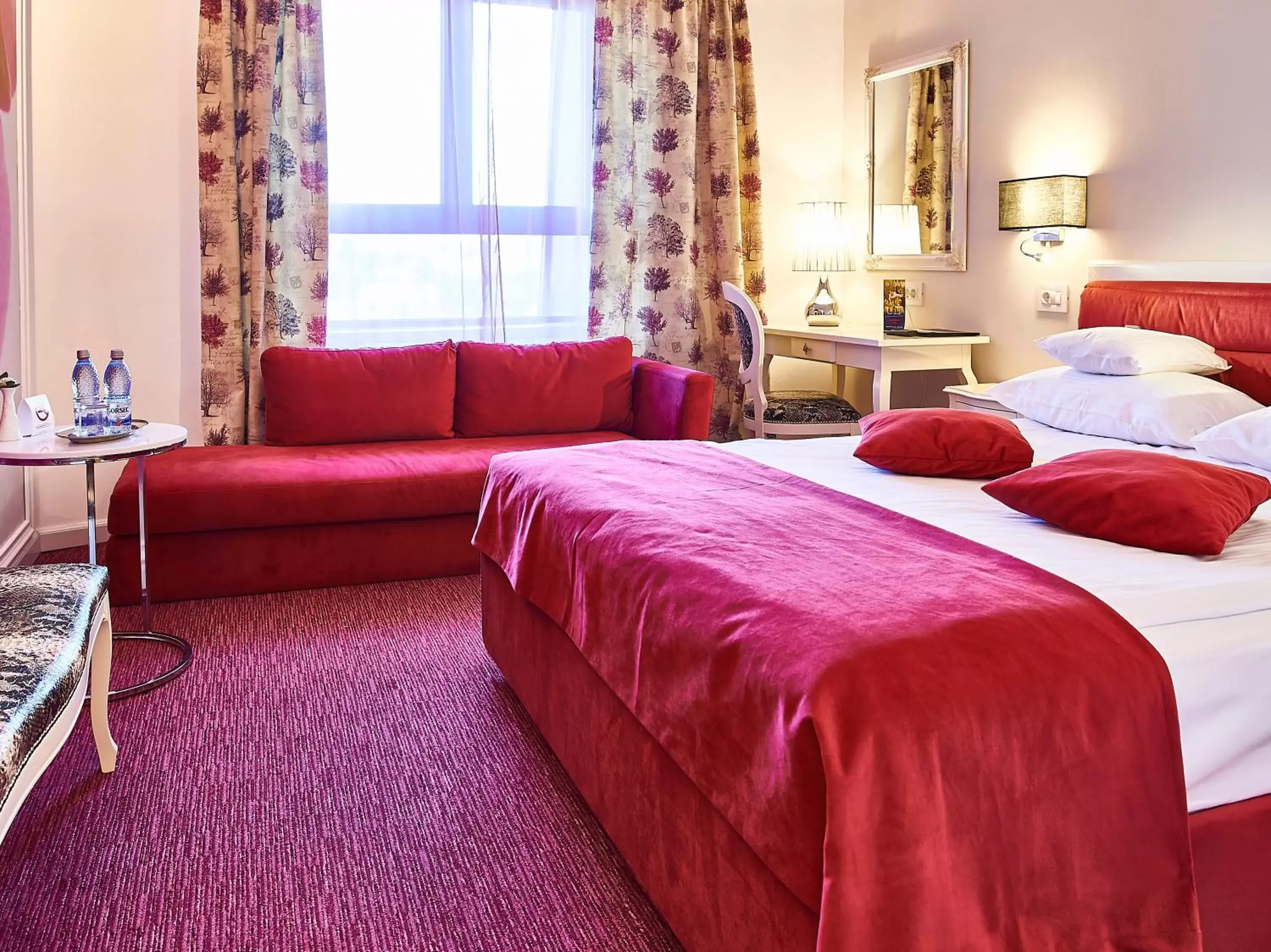 Deluxe Double Room with Sofa - single occupancy in Continental Forum Tirgu Mures Deluxe Double Room with Sofa - single occupancy in Continental Forum Tirgu Mures