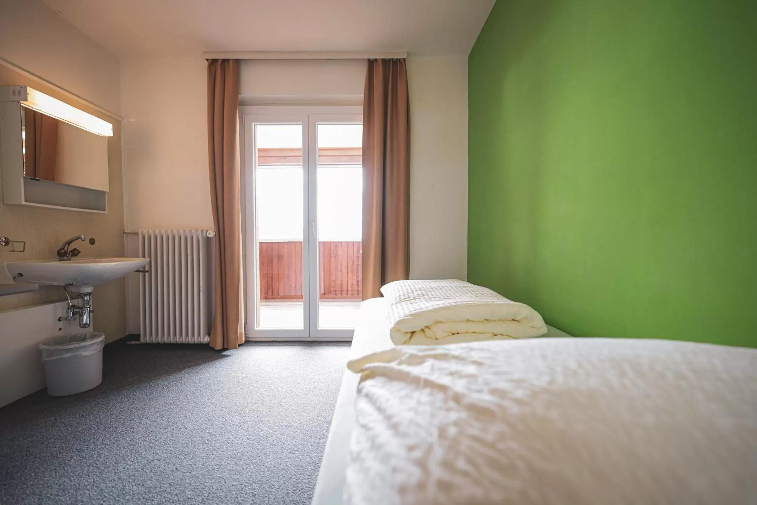 Single Room with Bathroom - single occupancy in Arosa Mountain Lodge Single Room with Bathroom - single occupancy in Arosa Mountain Lodge