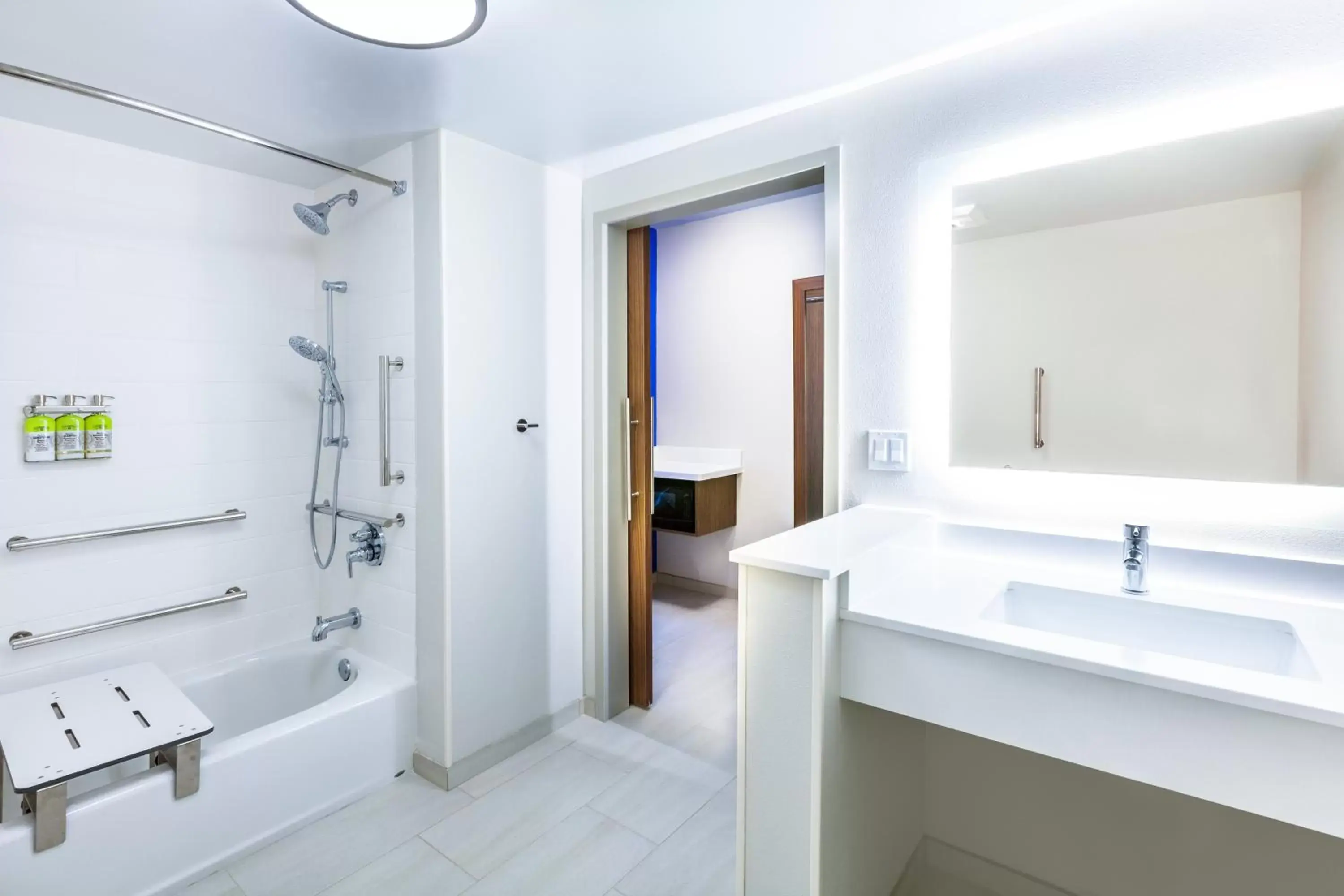 Queen Room with Two Queen Beds - Mobility Access Tub/Non-Smoking in Holiday Inn Express & Suites - Tulsa Northeast - Owasso by IHG Queen Room with Two Queen Beds - Mobility Access Tub/Non-Smoking in Holiday Inn Express & Suites - Tulsa Northeast - Owasso by IHG