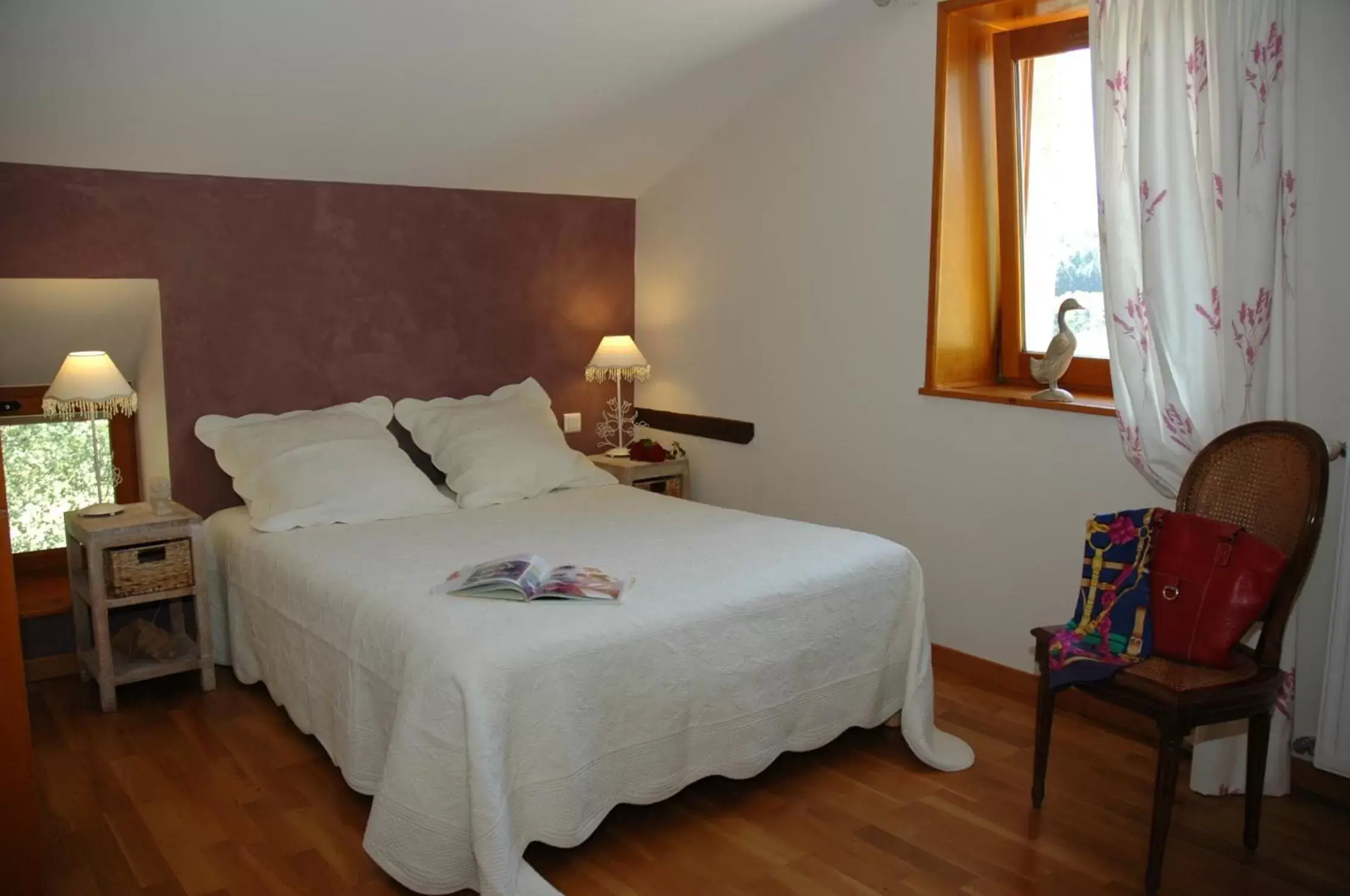 Triple Room with Private Bathroom in La Croix de Saburin Triple Room with Private Bathroom in La Croix de Saburin