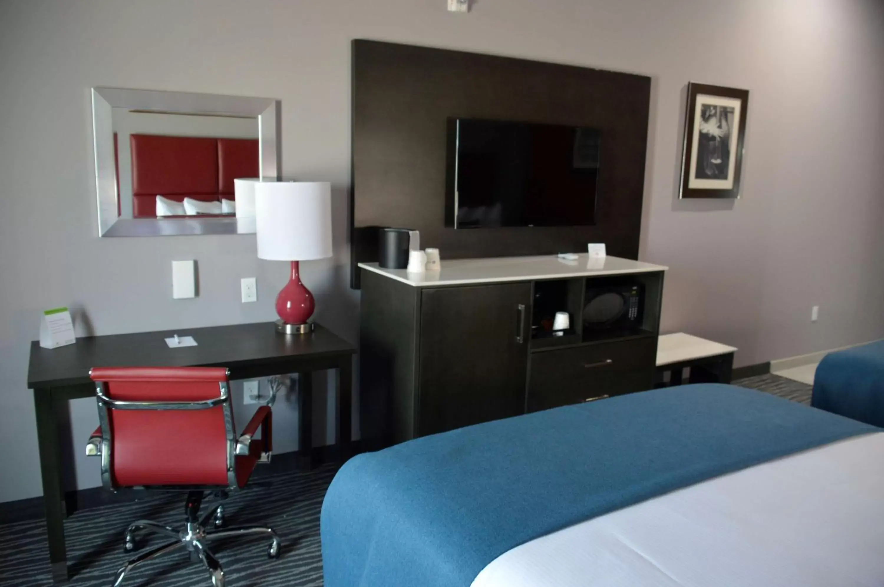 King Room with Bath Tub - Disability Access in Best Western Plus Airport Inn & Suites King Room with Bath Tub - Disability Access in Best Western Plus Airport Inn & Suites