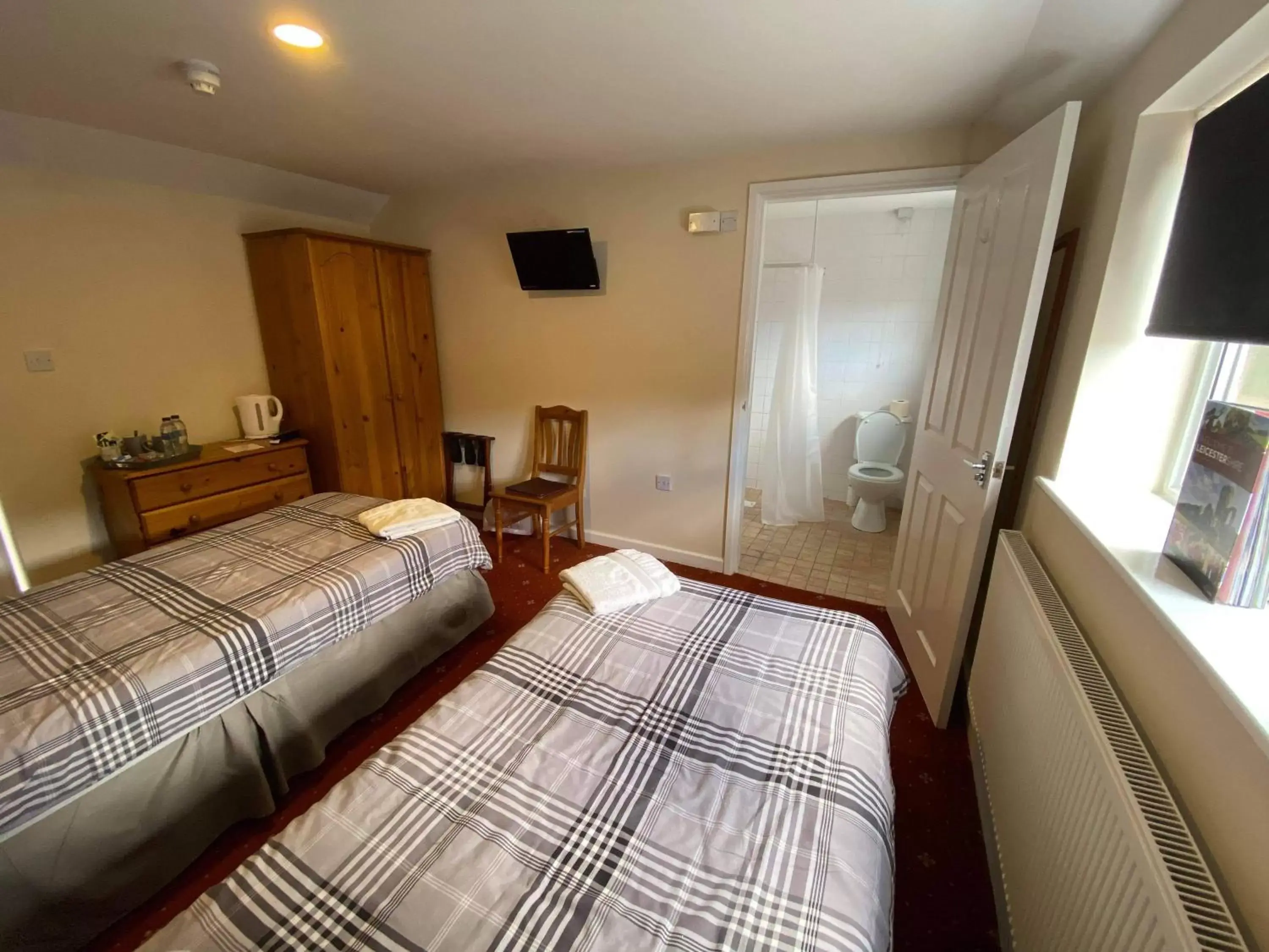 Standard Twin Room in The Plough Inn Wigston Standard Twin Room in The Plough Inn Wigston