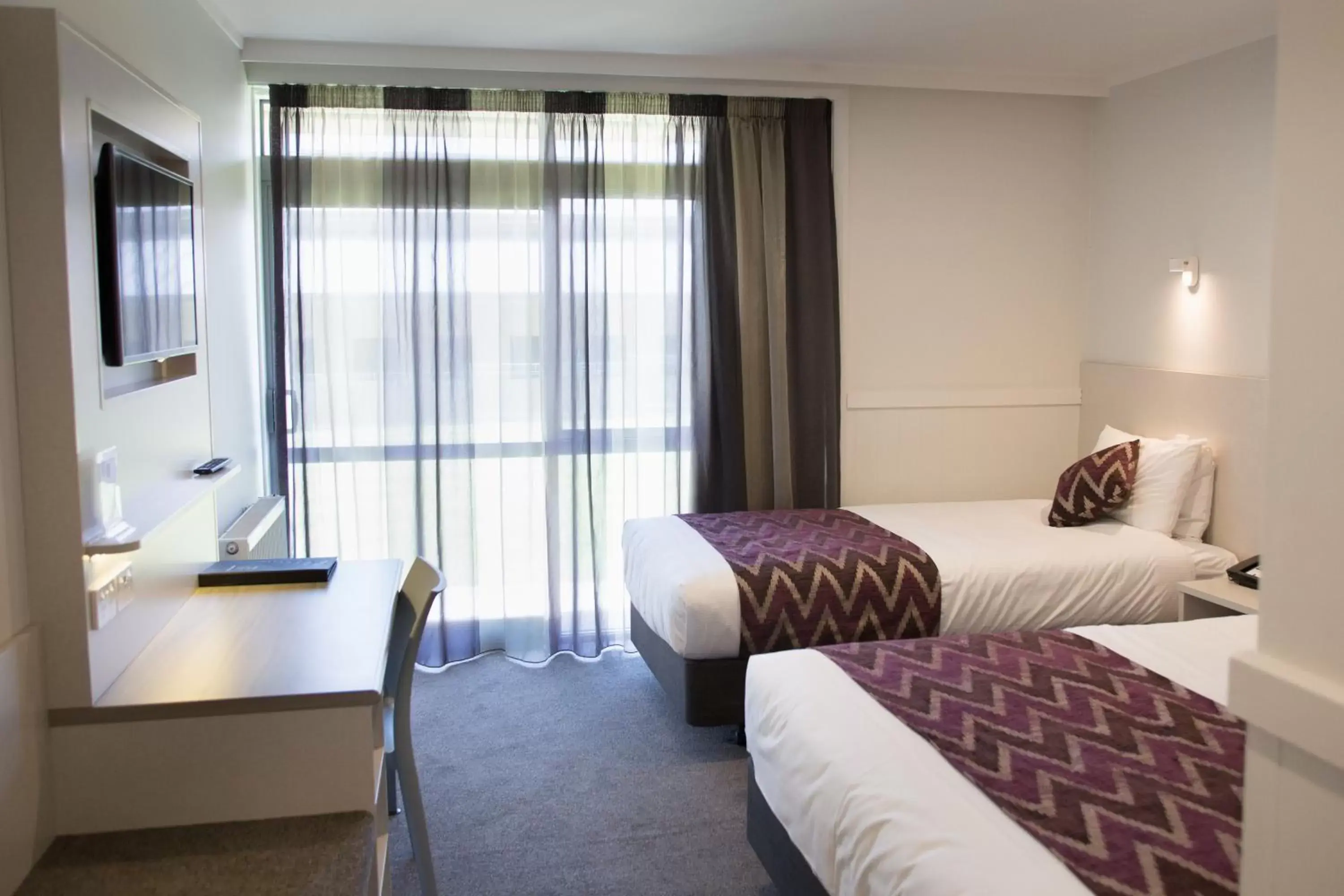 Double or Twin Room with Garden View in Wanaka Hotel Double or Twin Room with Garden View in Wanaka Hotel