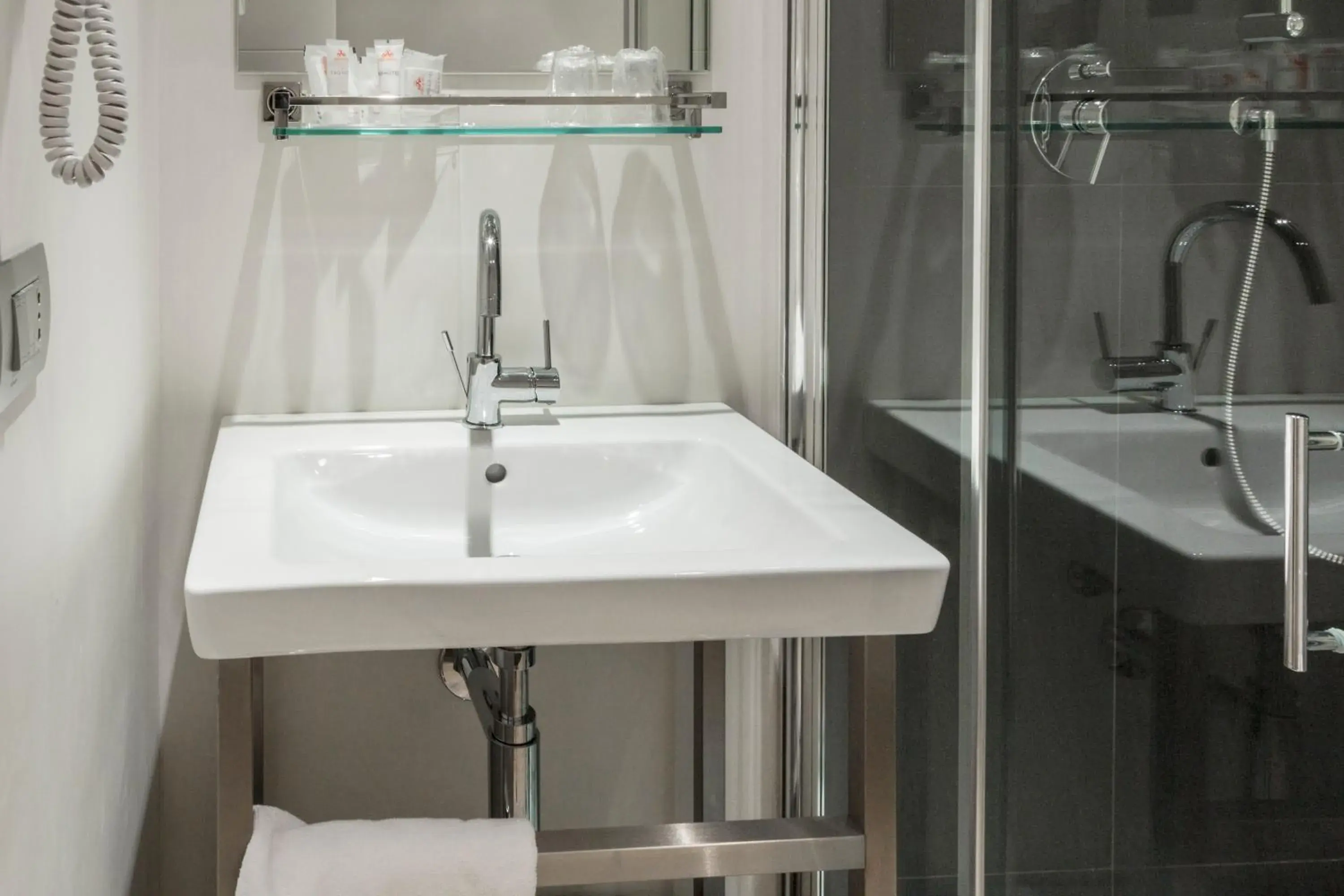 Single Room in Tag Hotel Single Room in Tag Hotel