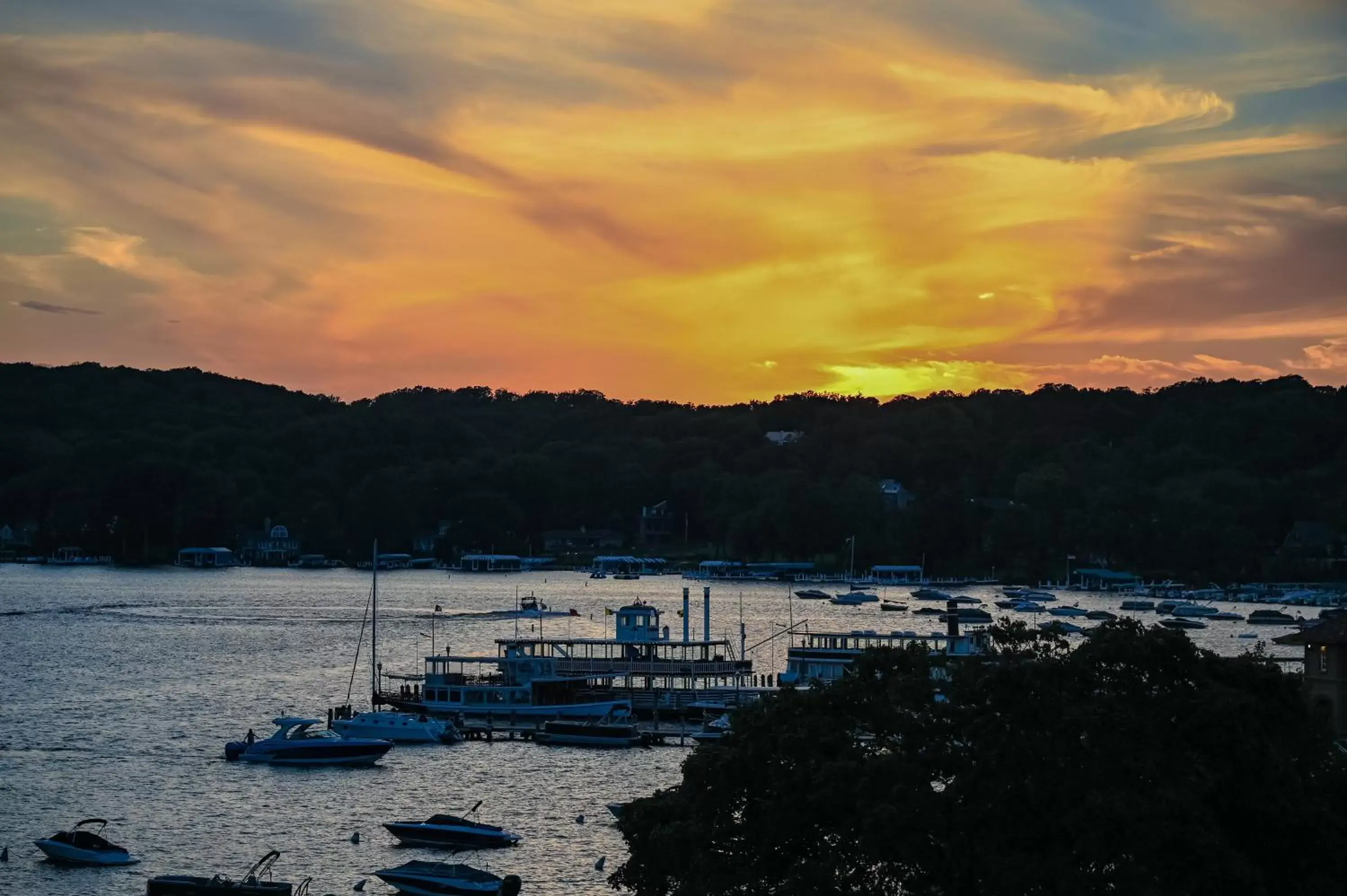 1 King Bed Lakeview - 5th floor - Accessible - Balcony in Harbor Shores on Lake Geneva 1 King Bed Lakeview - 5th floor - Accessible - Balcony in Harbor Shores on Lake Geneva