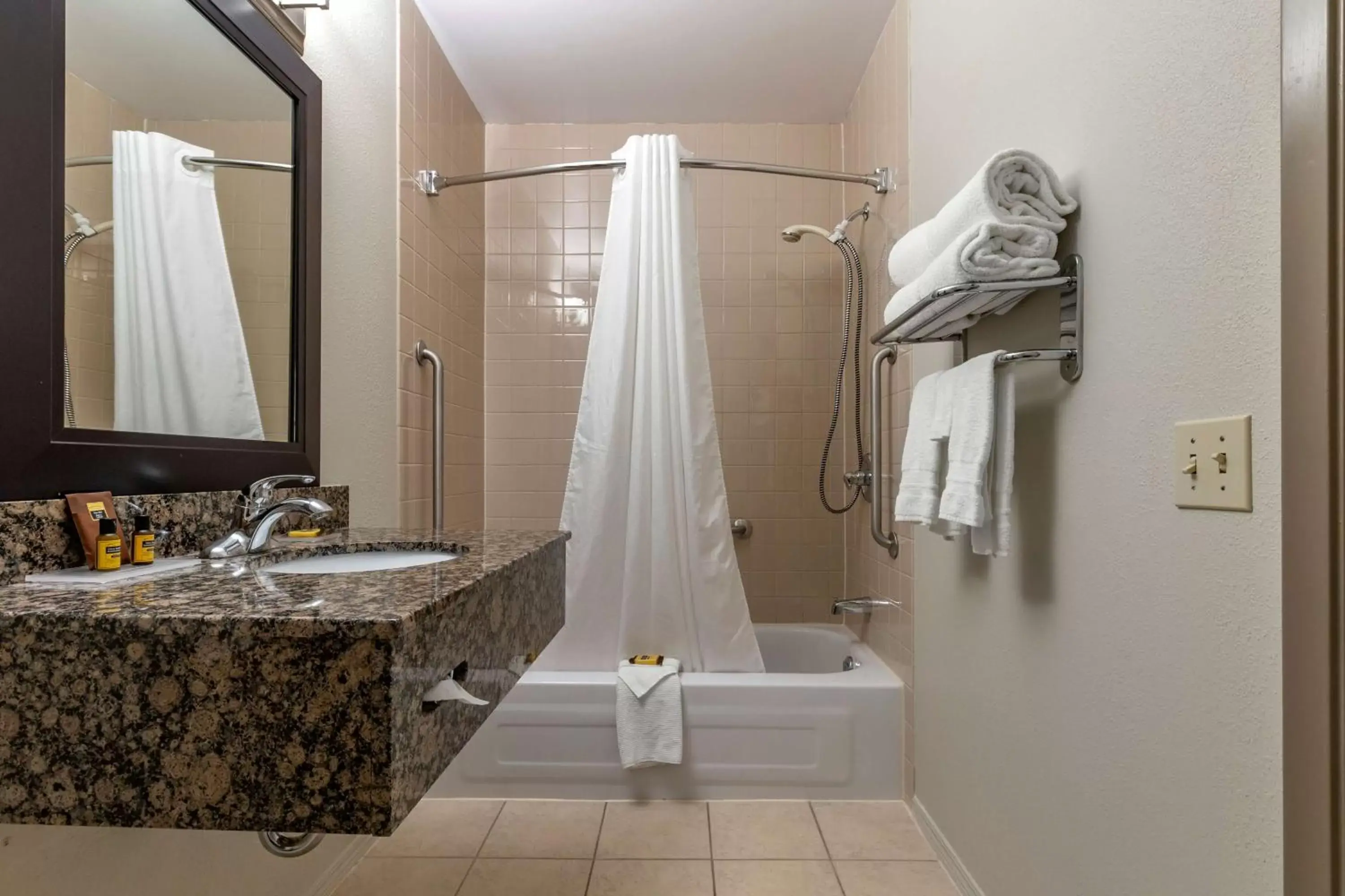 Queen Room - Disability Access in Best Western Plus Pembina Inn & Suites Queen Room - Disability Access in Best Western Plus Pembina Inn & Suites