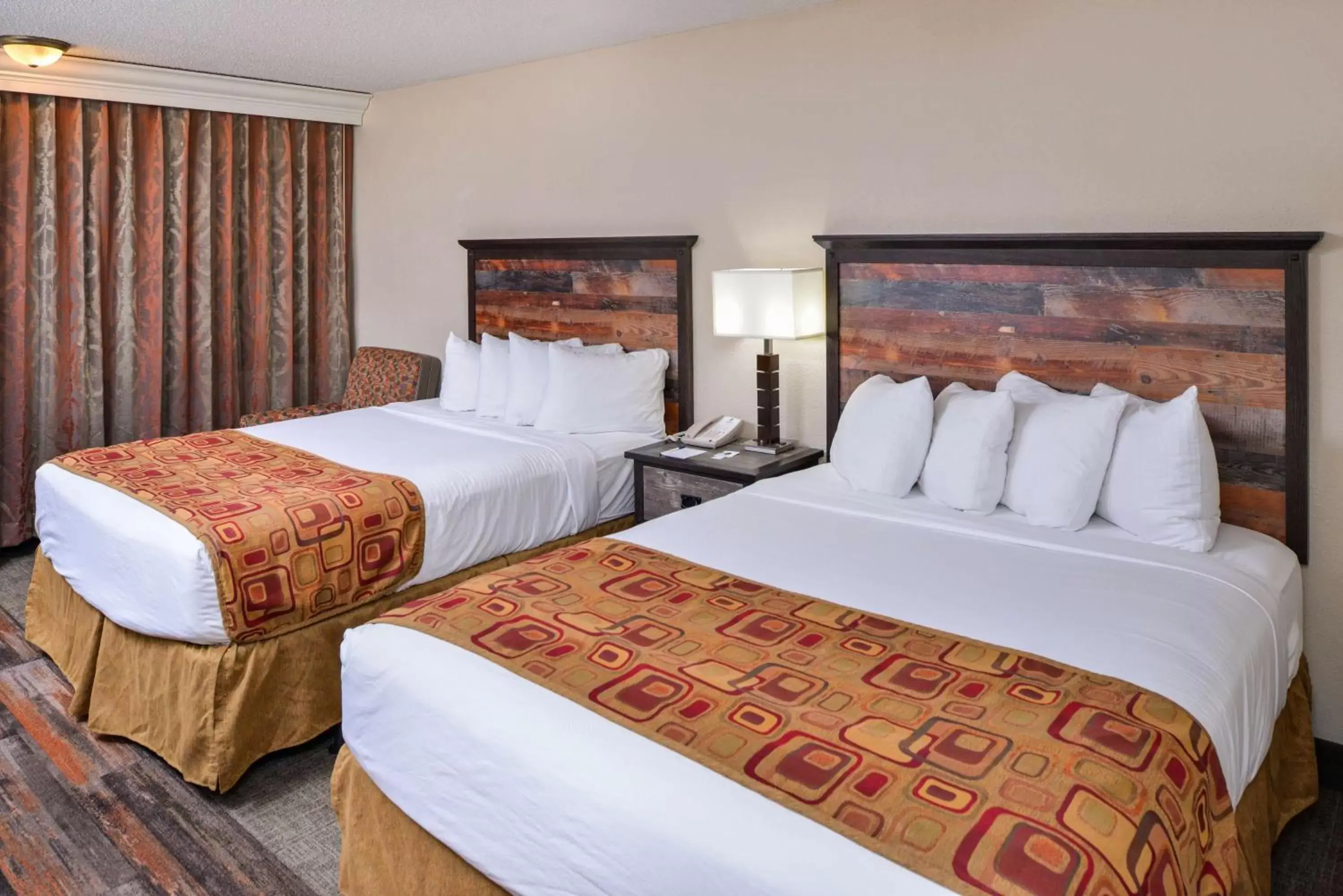 Queen Room with Two Queen Beds - Pool View in Best Western Kelly Inn - Yankton Queen Room with Two Queen Beds - Pool View in Best Western Kelly Inn - Yankton