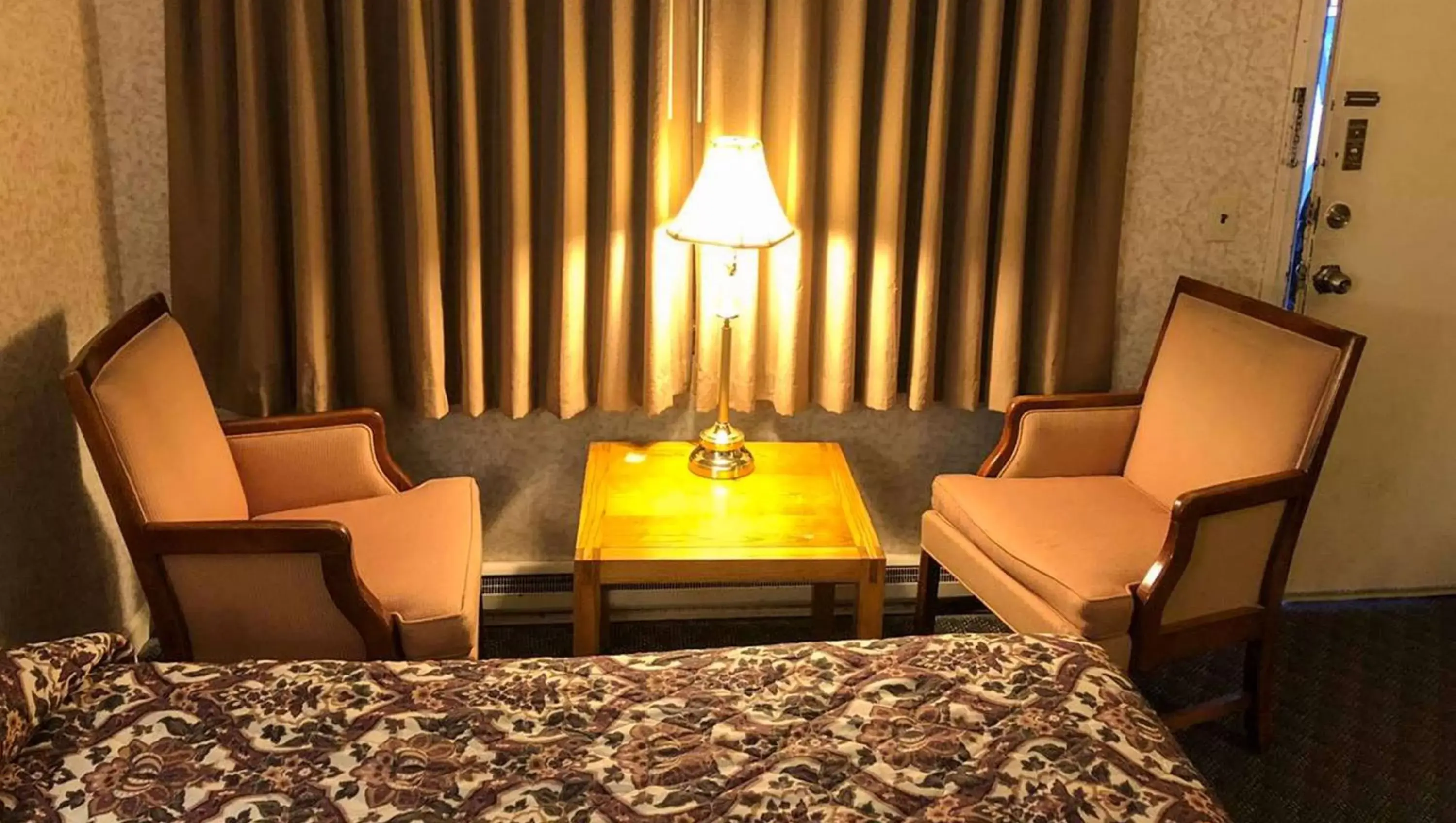 Queen Room in Pleasant Valley Motel West Stockbridge Queen Room in Pleasant Valley Motel West Stockbridge