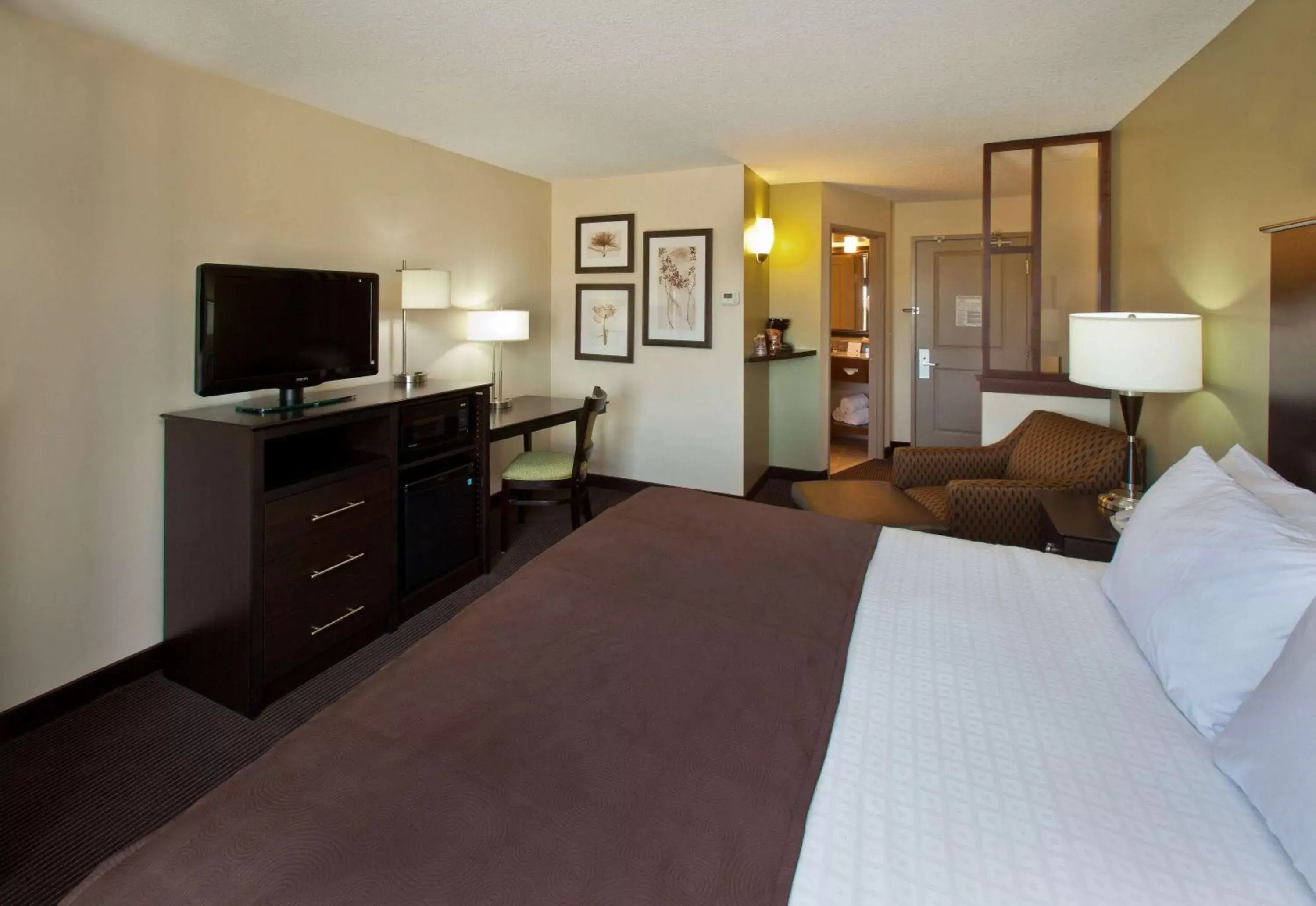 King Room - Non-Smoking in AmericInn by Wyndham Fairfield King Room - Non-Smoking in AmericInn by Wyndham Fairfield