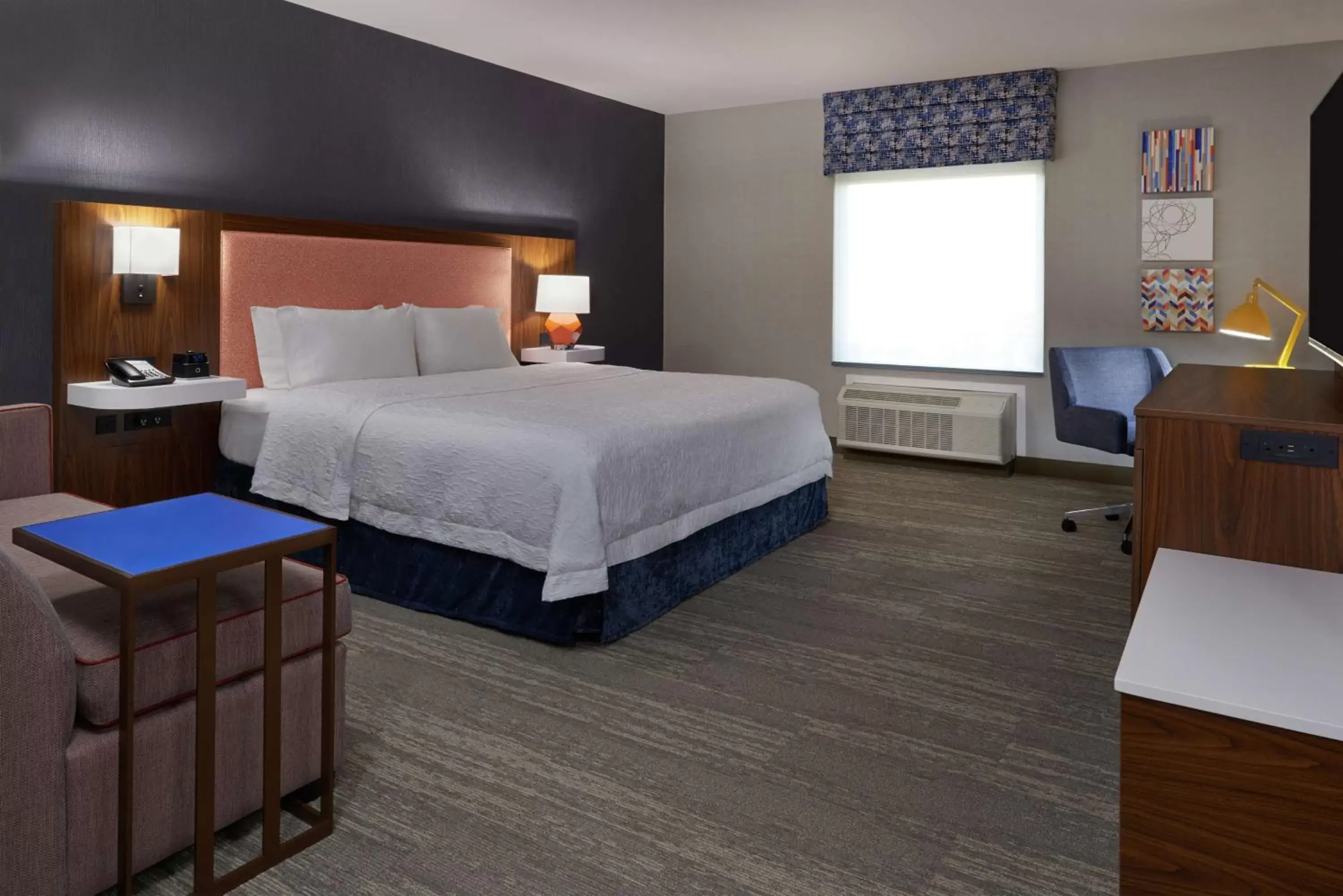 King Room - Disability Access/Non-Smoking in Hampton Inn & Suites Montreal-Dorval King Room - Disability Access/Non-Smoking in Hampton Inn & Suites Montreal-Dorval