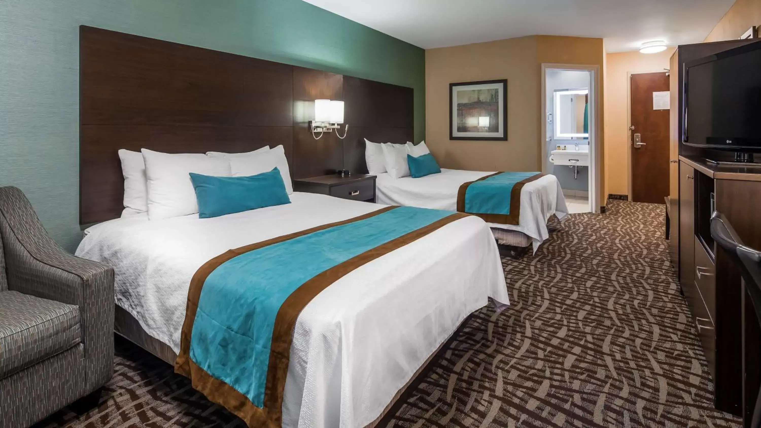 Queen Room with Two Queen Beds with Kitchenette - Non Smoking in Best Western Plus Barrie Queen Room with Two Queen Beds with Kitchenette - Non Smoking in Best Western Plus Barrie