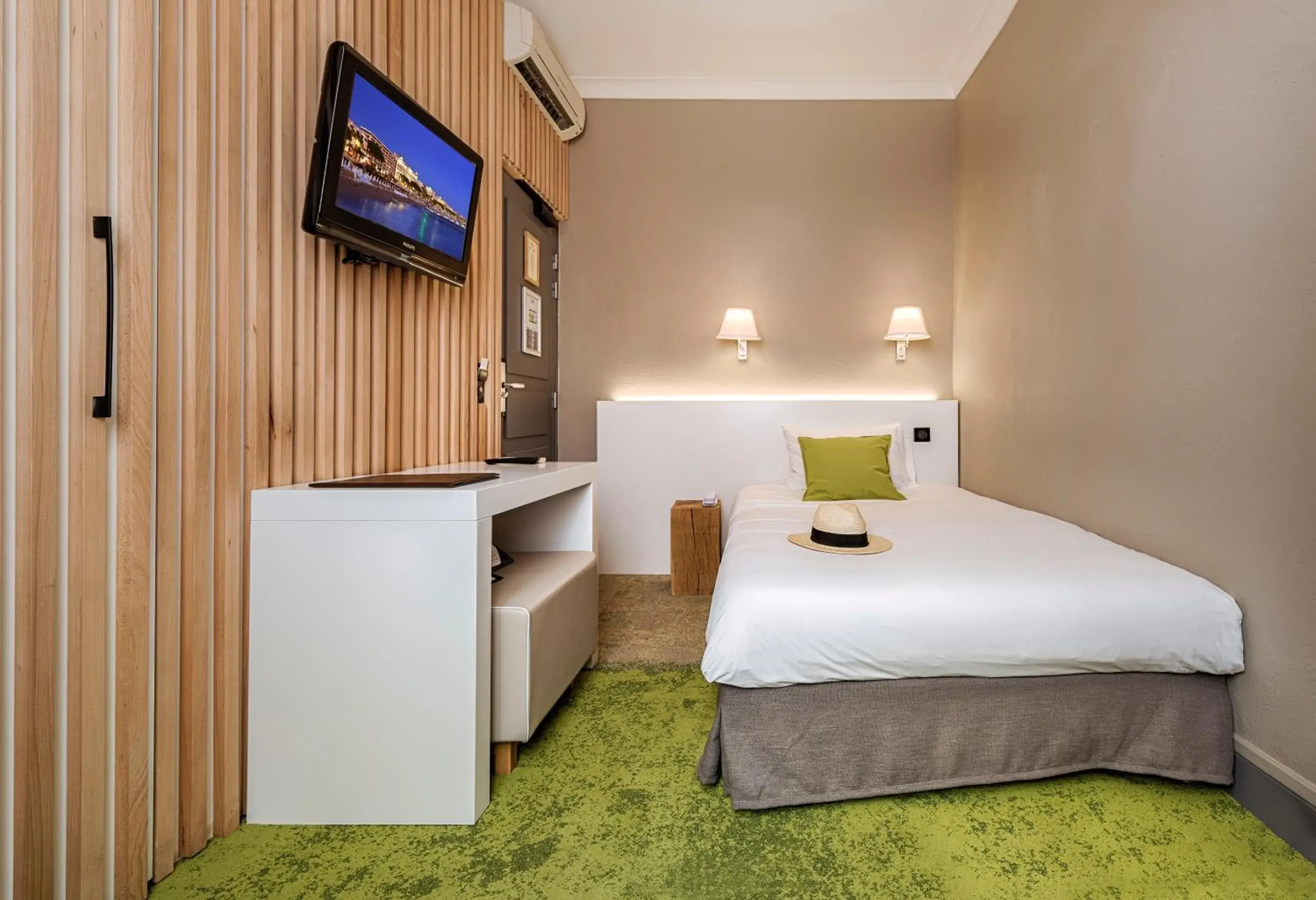 Standard Single Room in Hôtel La Villa Tosca Standard Single Room in Hôtel La Villa Tosca