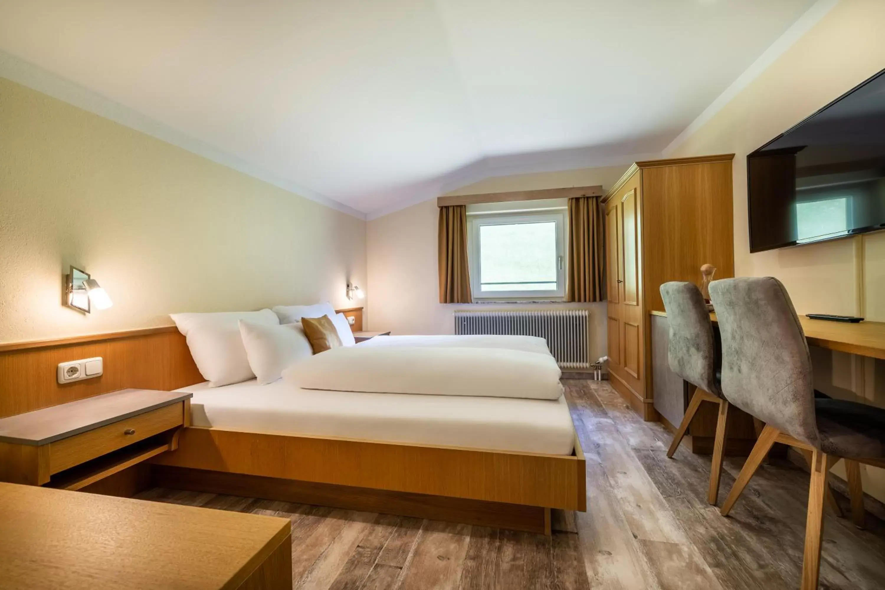 Budget Double Room - 2nd Floor in Der Burgblick-Adults Only Budget Double Room - 2nd Floor in Der Burgblick-Adults Only