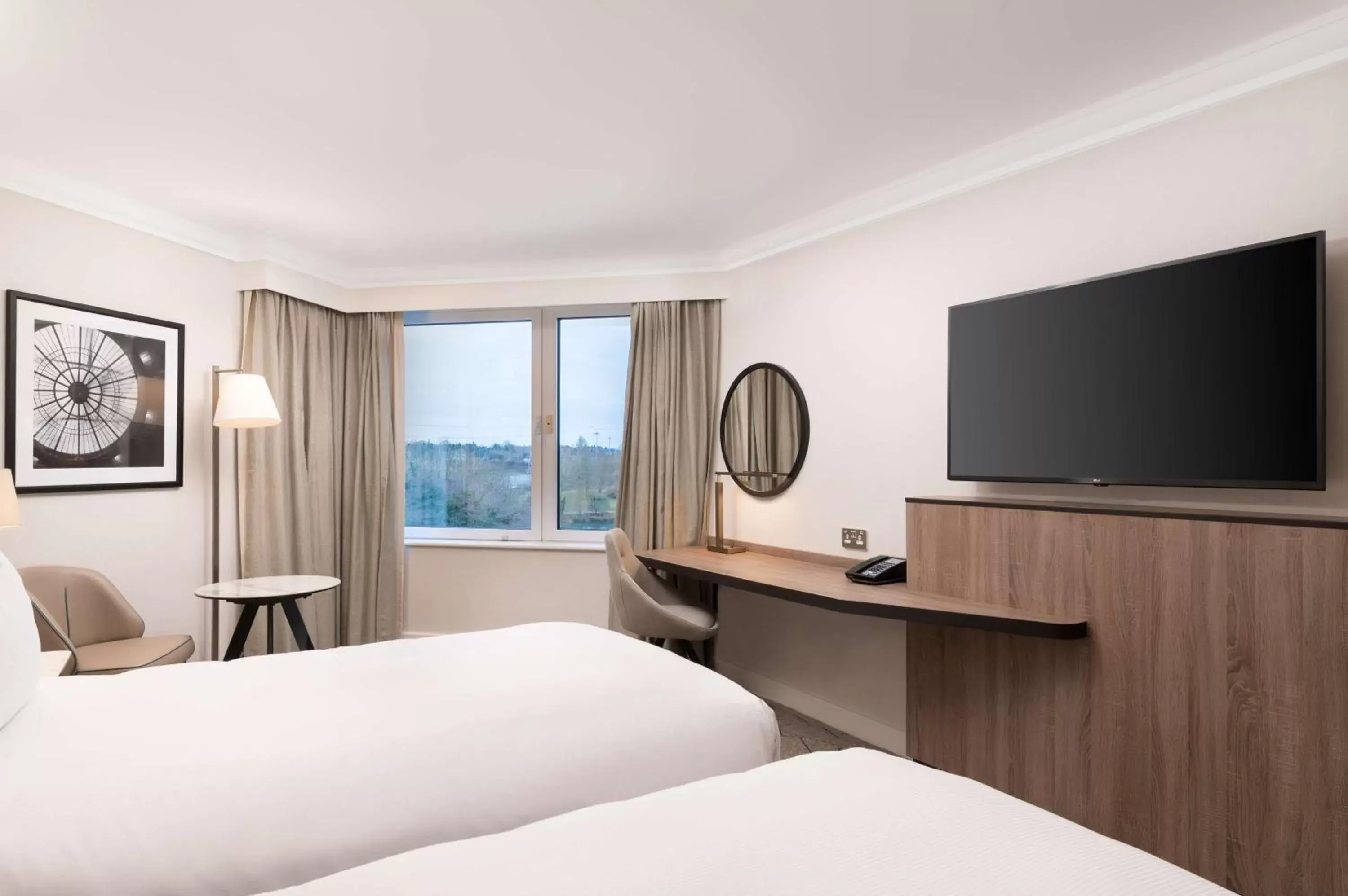 Deluxe Hilton Twin Room in Hilton Birmingham Metropole Hotel Deluxe Hilton Twin Room in Hilton Birmingham Metropole Hotel