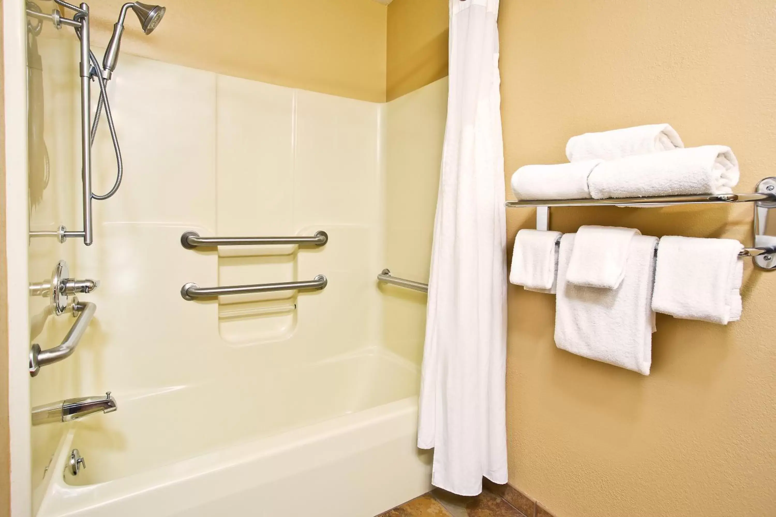 King Room with Tub - Disability Access/Hearing Accessible/Non-Smoking in Holiday Inn Express Hotel & Suites Wabash, an IHG Hotel King Room with Tub - Disability Access/Hearing Accessible/Non-Smoking in Holiday Inn Express Hotel & Suites Wabash, an IHG Hotel