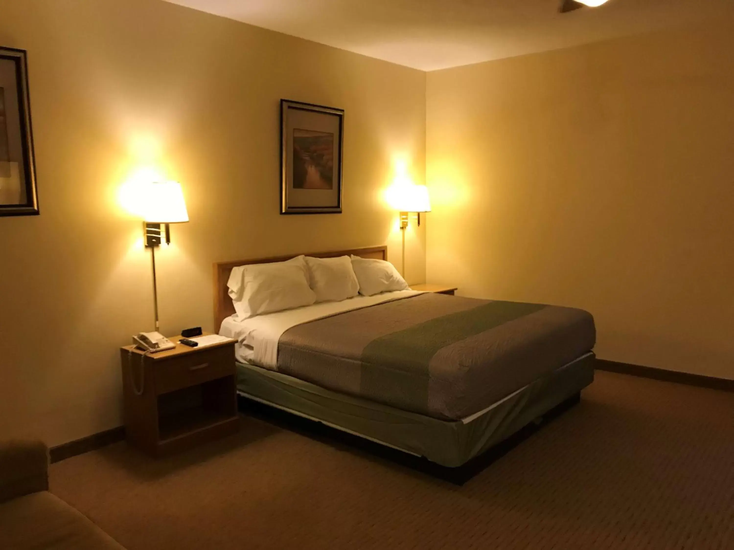 Deluxe Queen Room - Non-Smoking in Motel 6-Bloomsburg, PA Deluxe Queen Room - Non-Smoking in Motel 6-Bloomsburg, PA