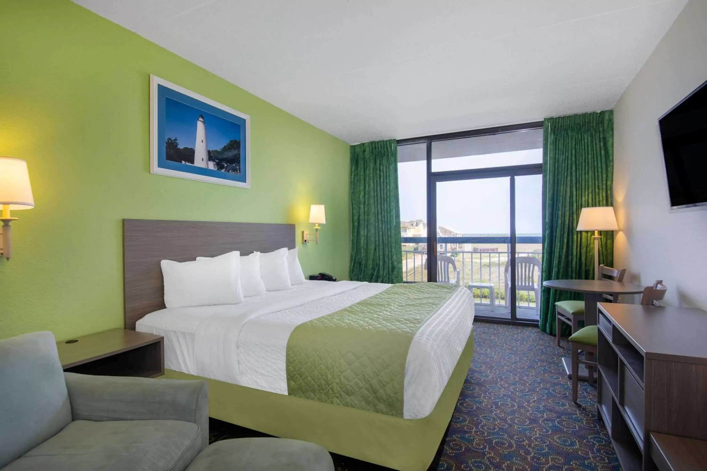 Standard King Room with Partial Ocean View - Non-Smoking in Travelodge by Wyndham Outer Banks/Kill Devil Hills Standard King Room with Partial Ocean View - Non-Smoking in Travelodge by Wyndham Outer Banks/Kill Devil Hills