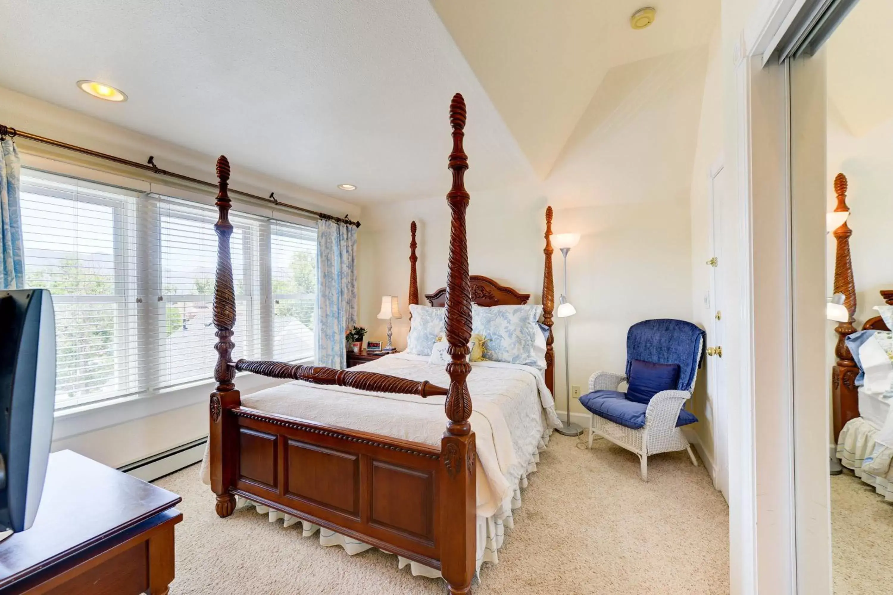 Queen Suite in The St. Mary's Inn, Bed and Breakfast Queen Suite in The St. Mary's Inn, Bed and Breakfast