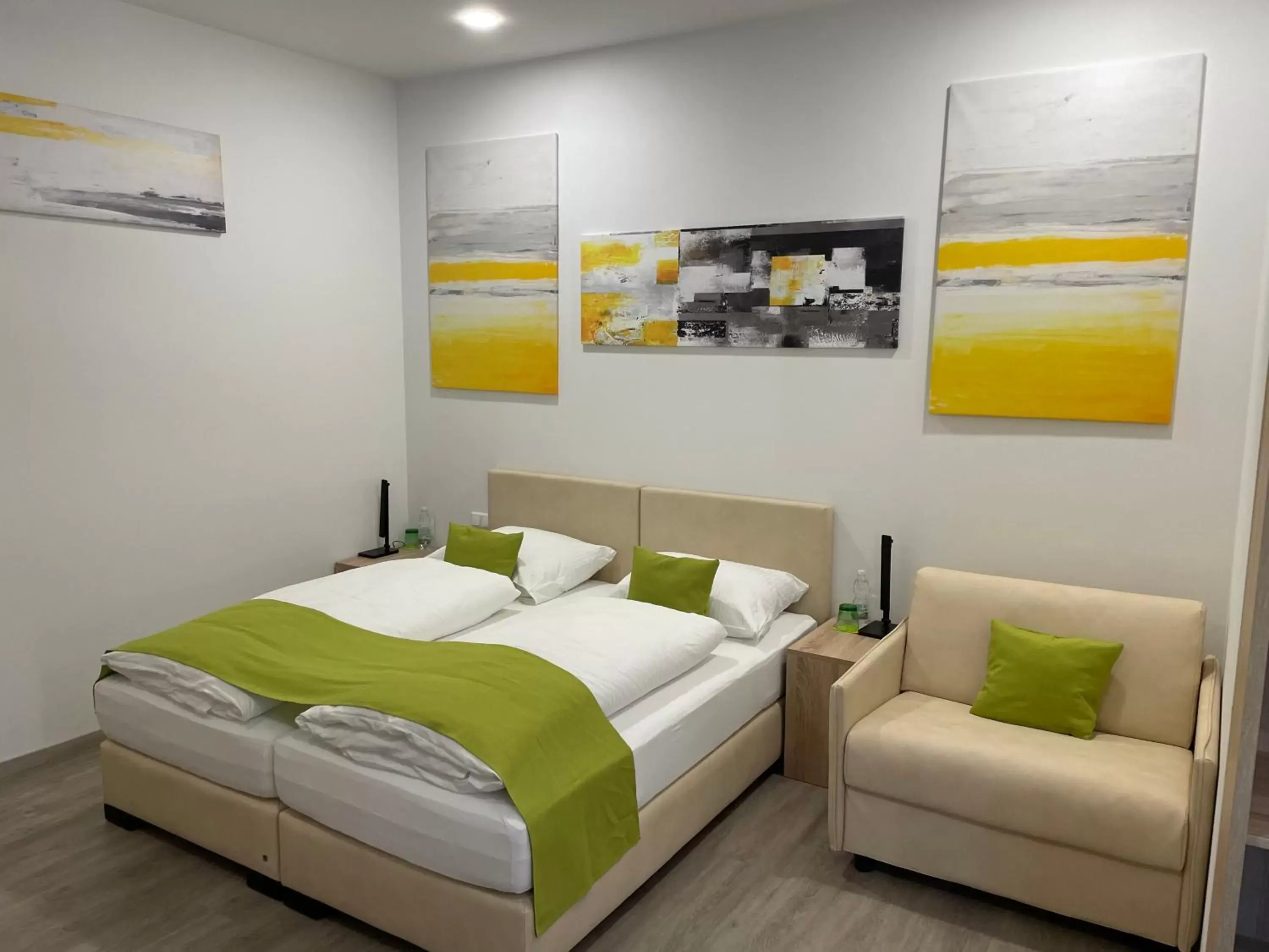 Family Room with Private Bathroom in Hotel Garni Ilys Inn Family Room with Private Bathroom in Hotel Garni Ilys Inn