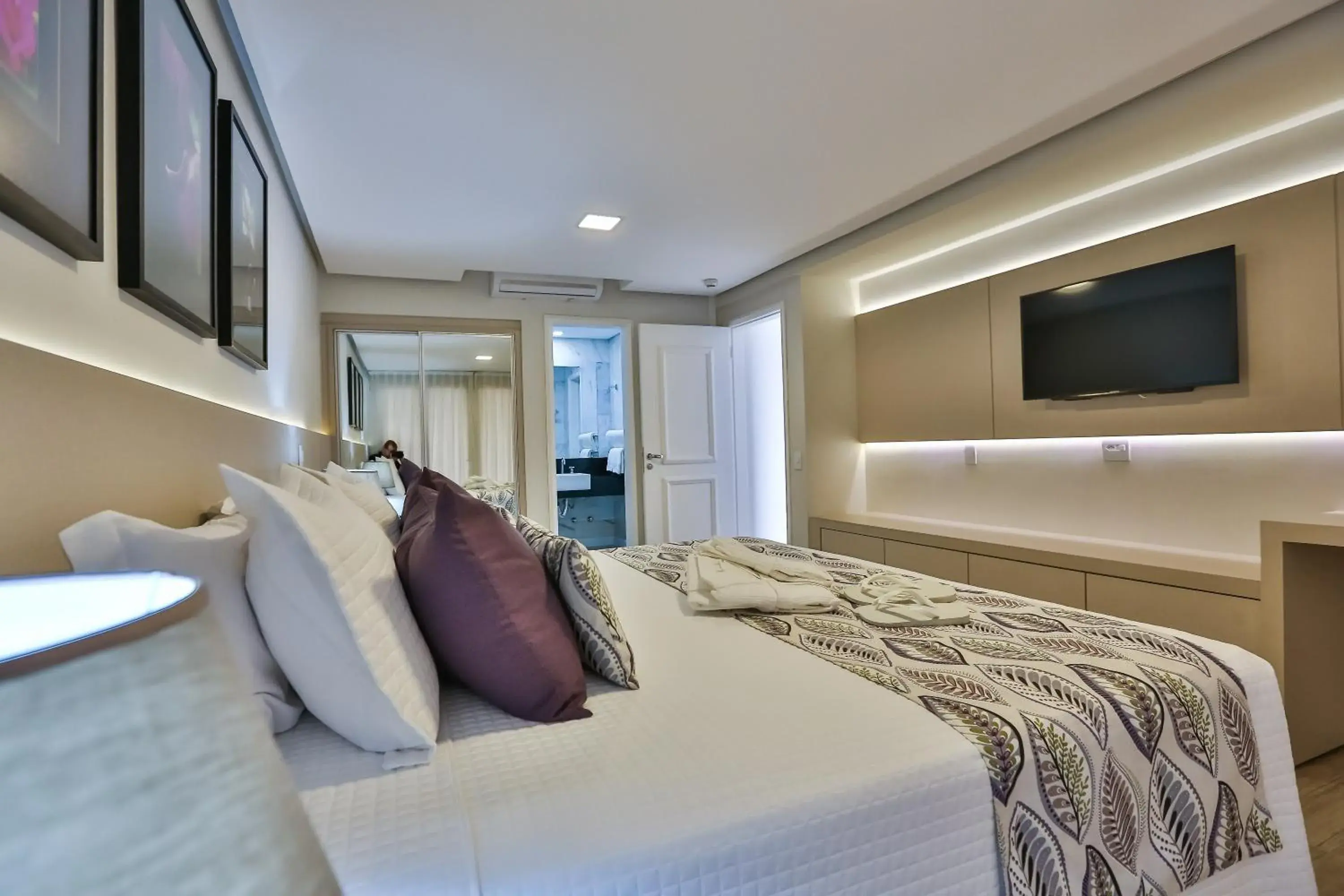 Suite with Hot Tub in Itapema Beach Hotel & Convention Suite with Hot Tub in Itapema Beach Hotel & Convention