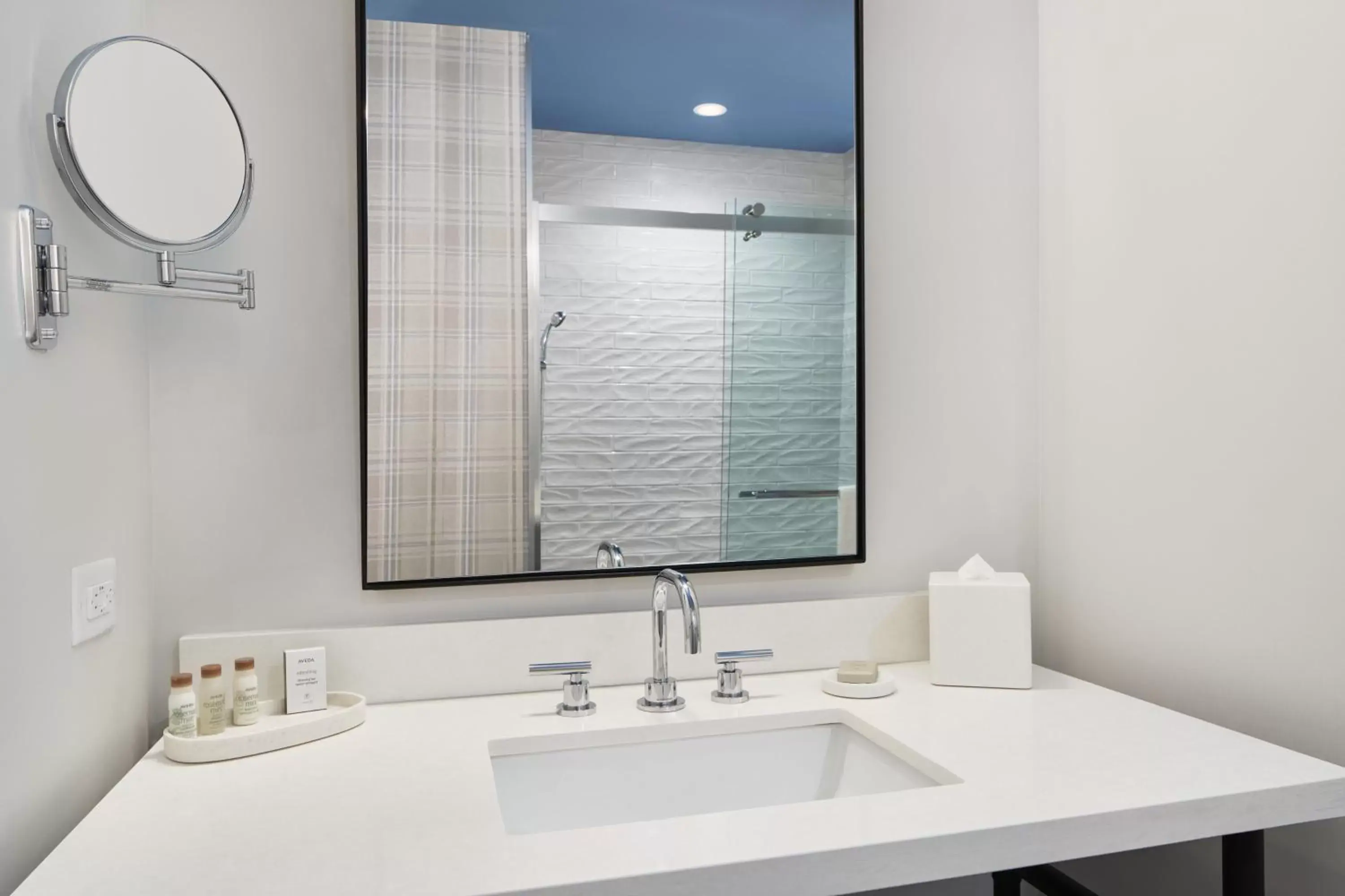 King Room - Hearing Accessible - Non-Smoking in Hotel Indigo Tallahassee - Collegetown, an IHG Hotel King Room - Hearing Accessible - Non-Smoking in Hotel Indigo Tallahassee - Collegetown, an IHG Hotel