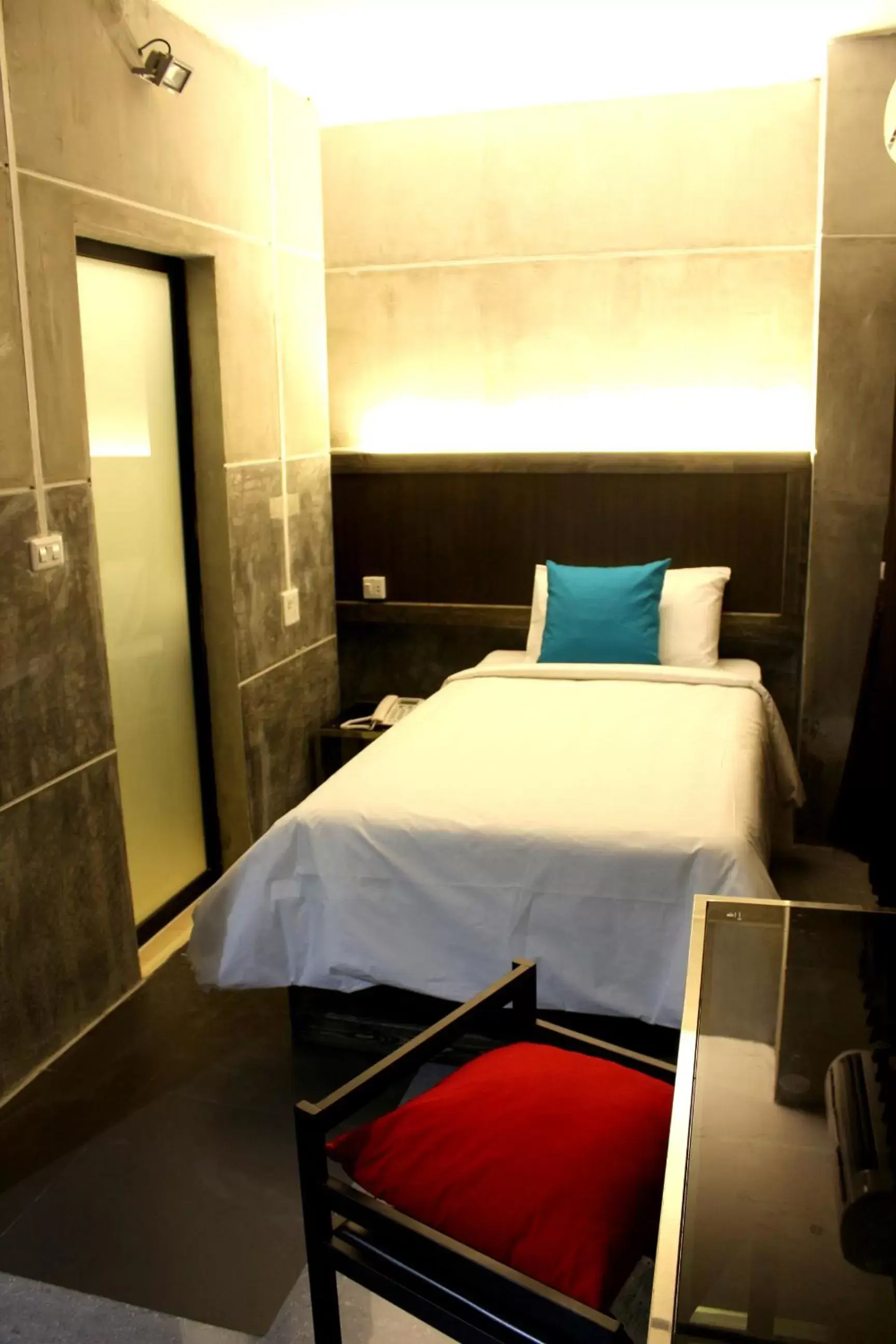 Economy Single Room in Bangkok 68 Economy Single Room in Bangkok 68