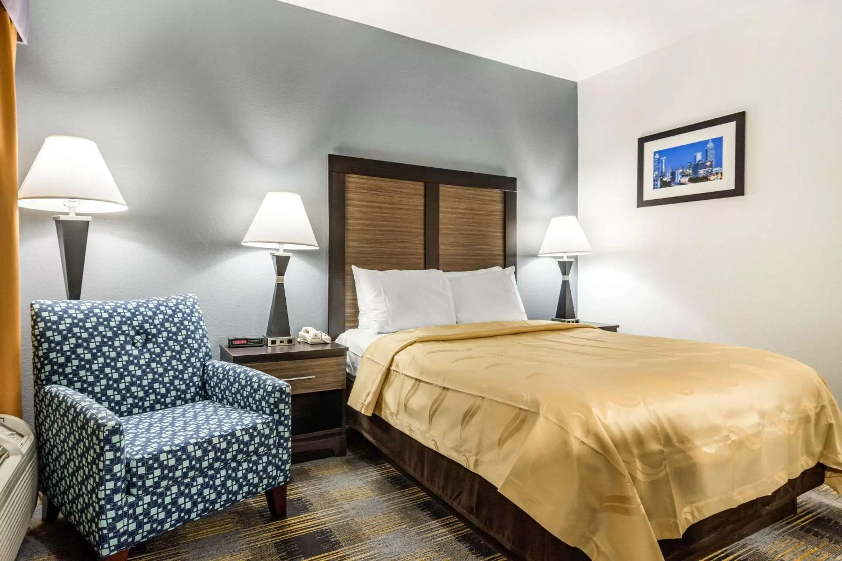 Queen Room - Non-Smoking in Quality Inn near Six Flags Douglasville Queen Room - Non-Smoking in Quality Inn near Six Flags Douglasville